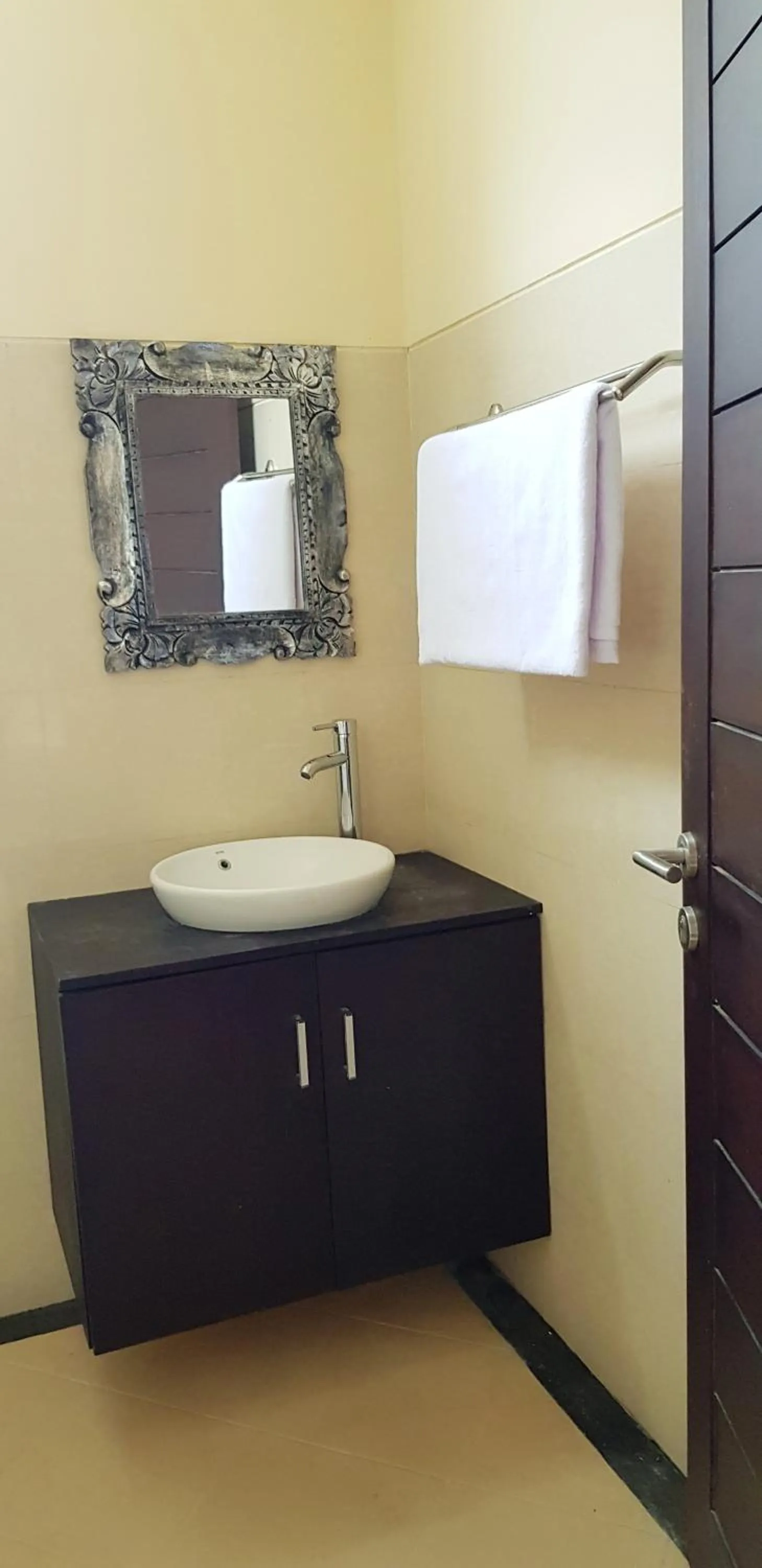 Bathroom in Eddys Cottages & Villa