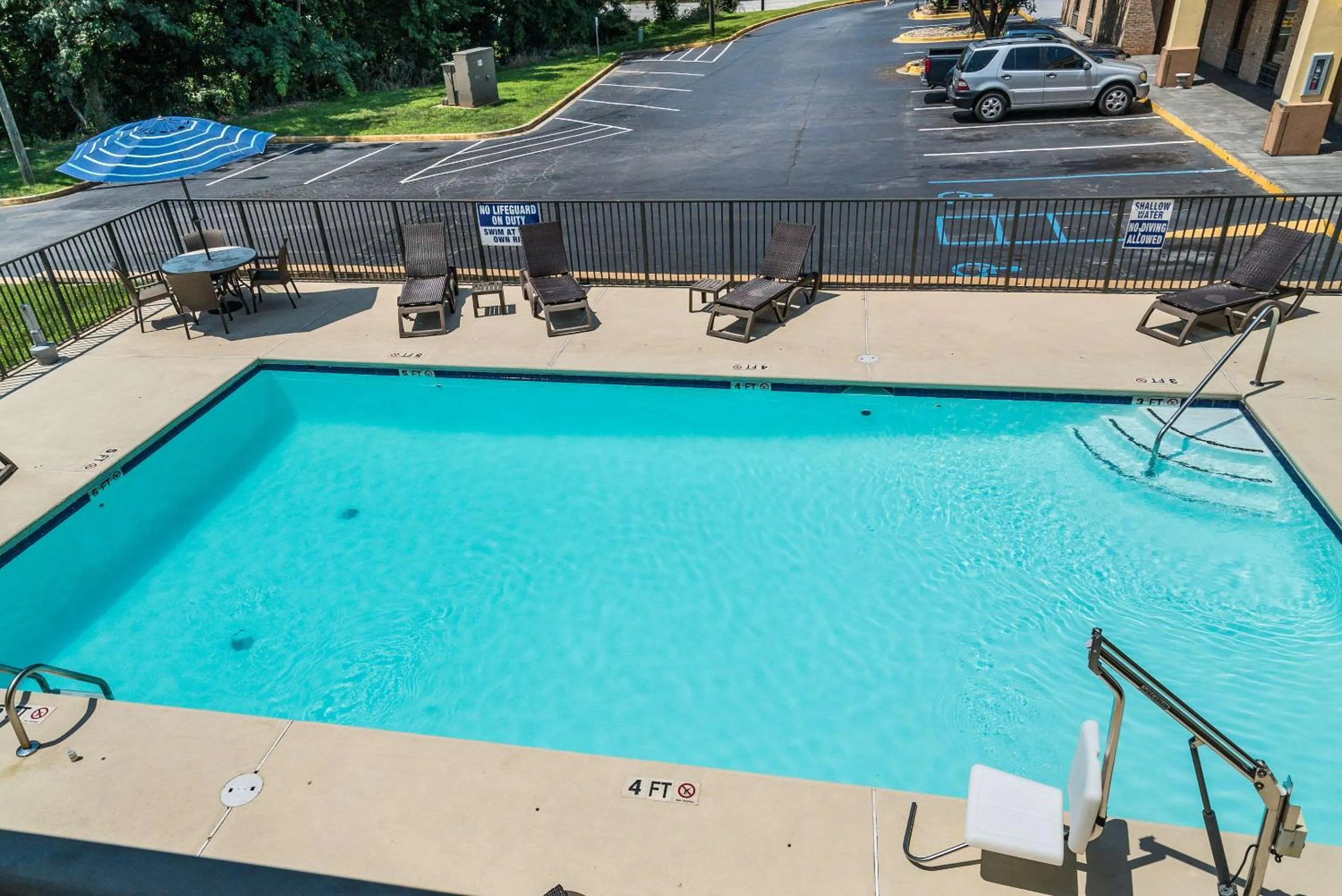 Swimming pool in Quality Inn Greer - Greenville
