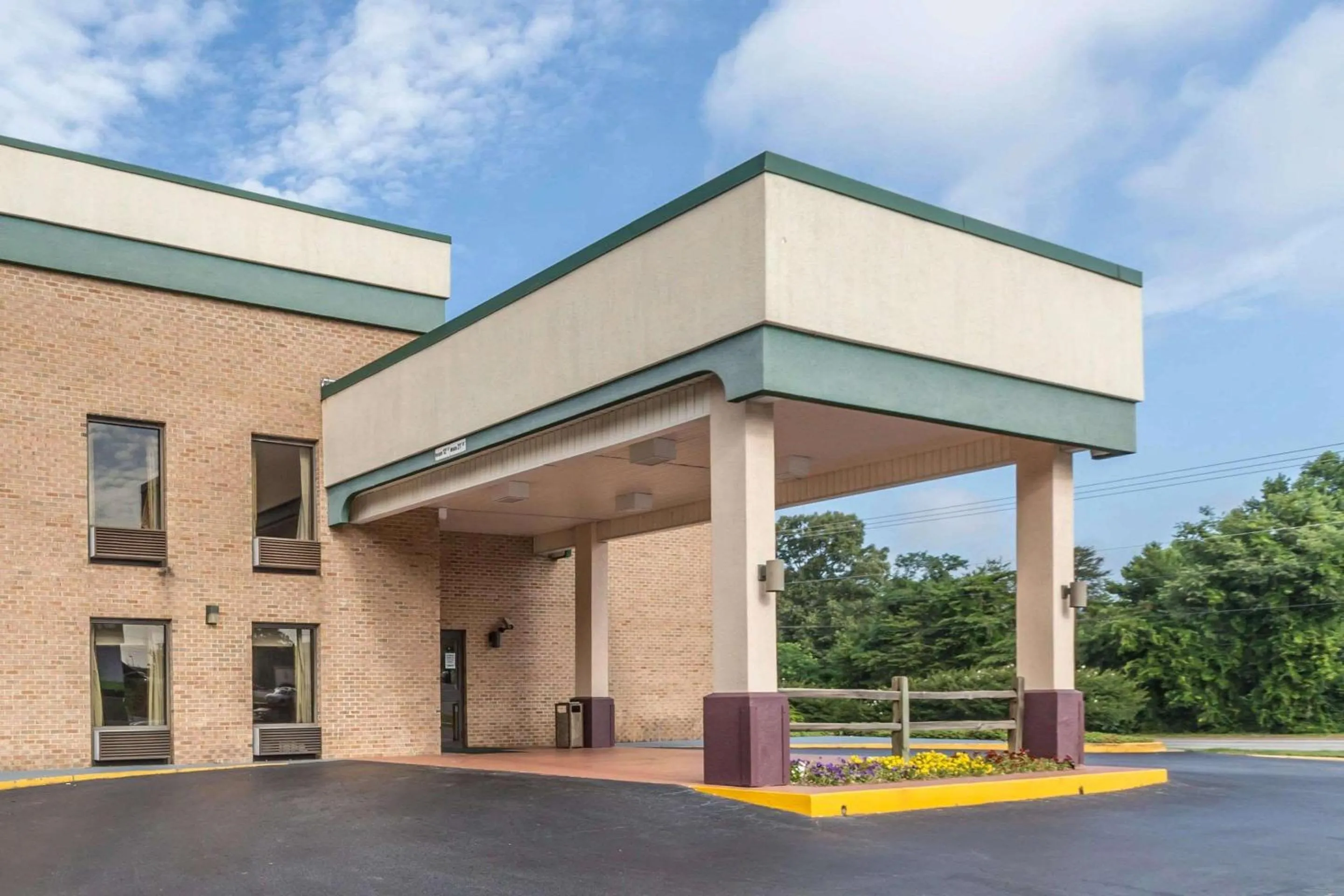 Property building in Quality Inn Greer - Greenville