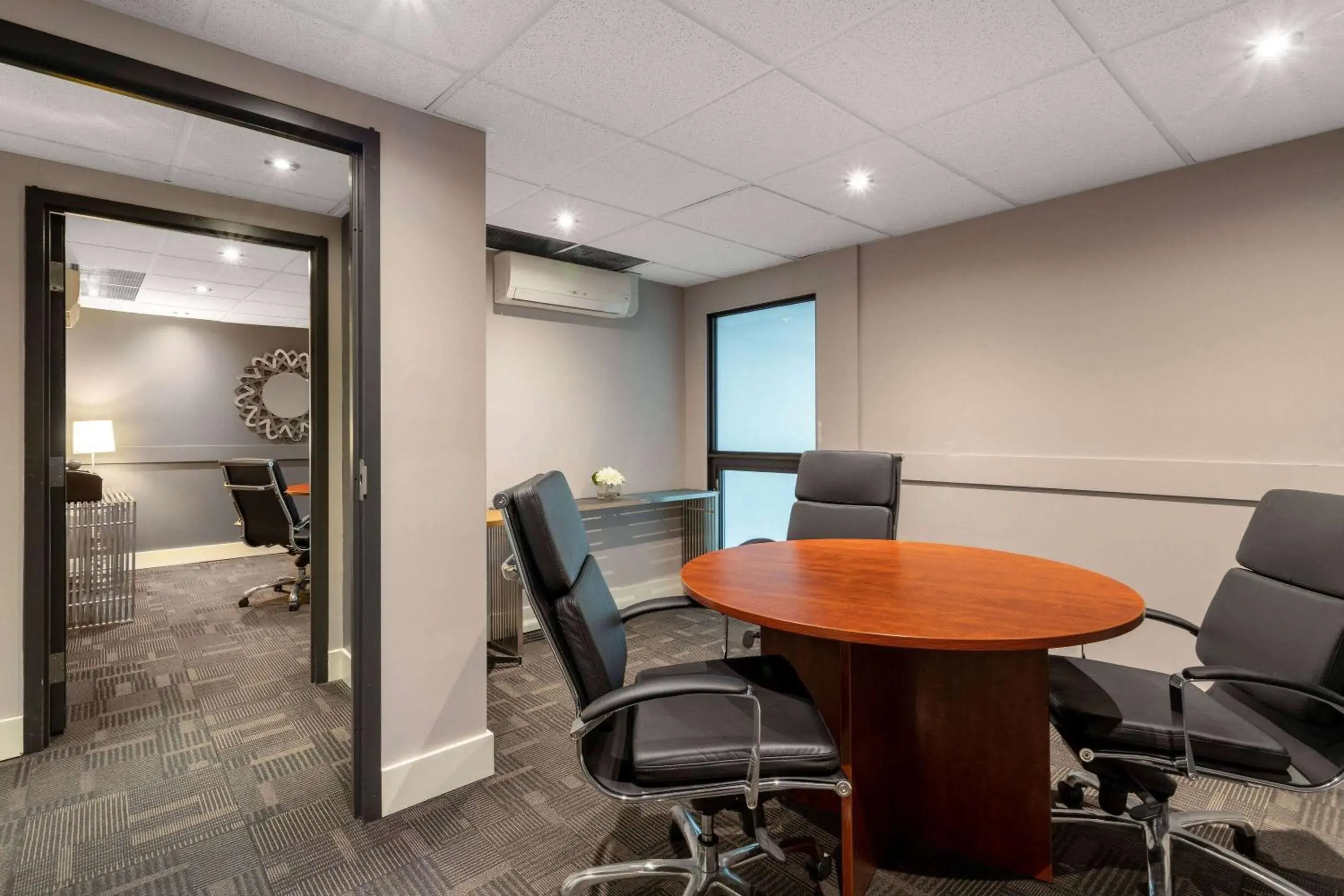 Meeting/conference room in Ramada by Wyndham Northern Grand Hotel & Conference Centre Meeting/conference room in Ramada by Wyndham Northern Grand Hotel & Conference Centre