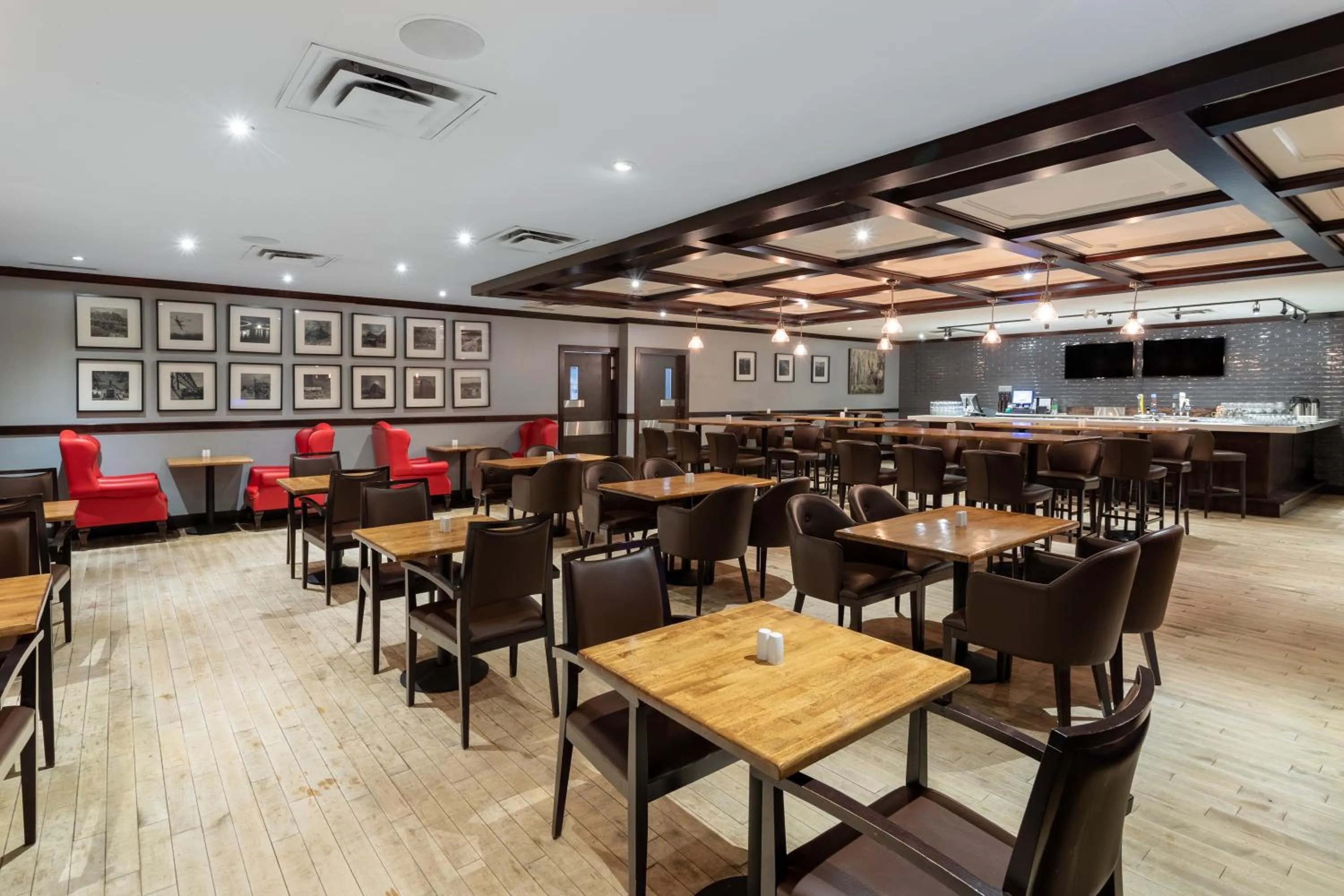 Restaurant/places to eat in Ramada by Wyndham Northern Grand Hotel & Conference Centre