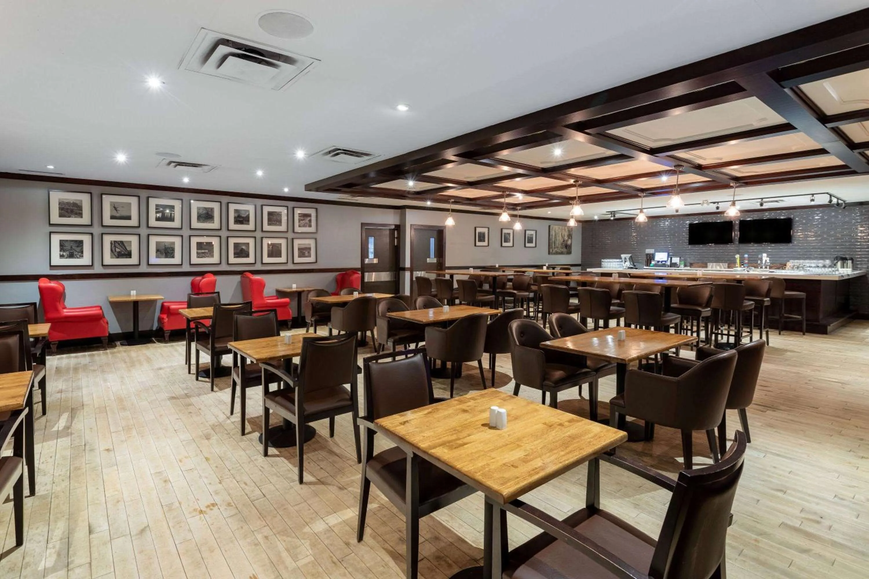 Restaurant/places to eat in Ramada by Wyndham Northern Grand Hotel & Conference Centre