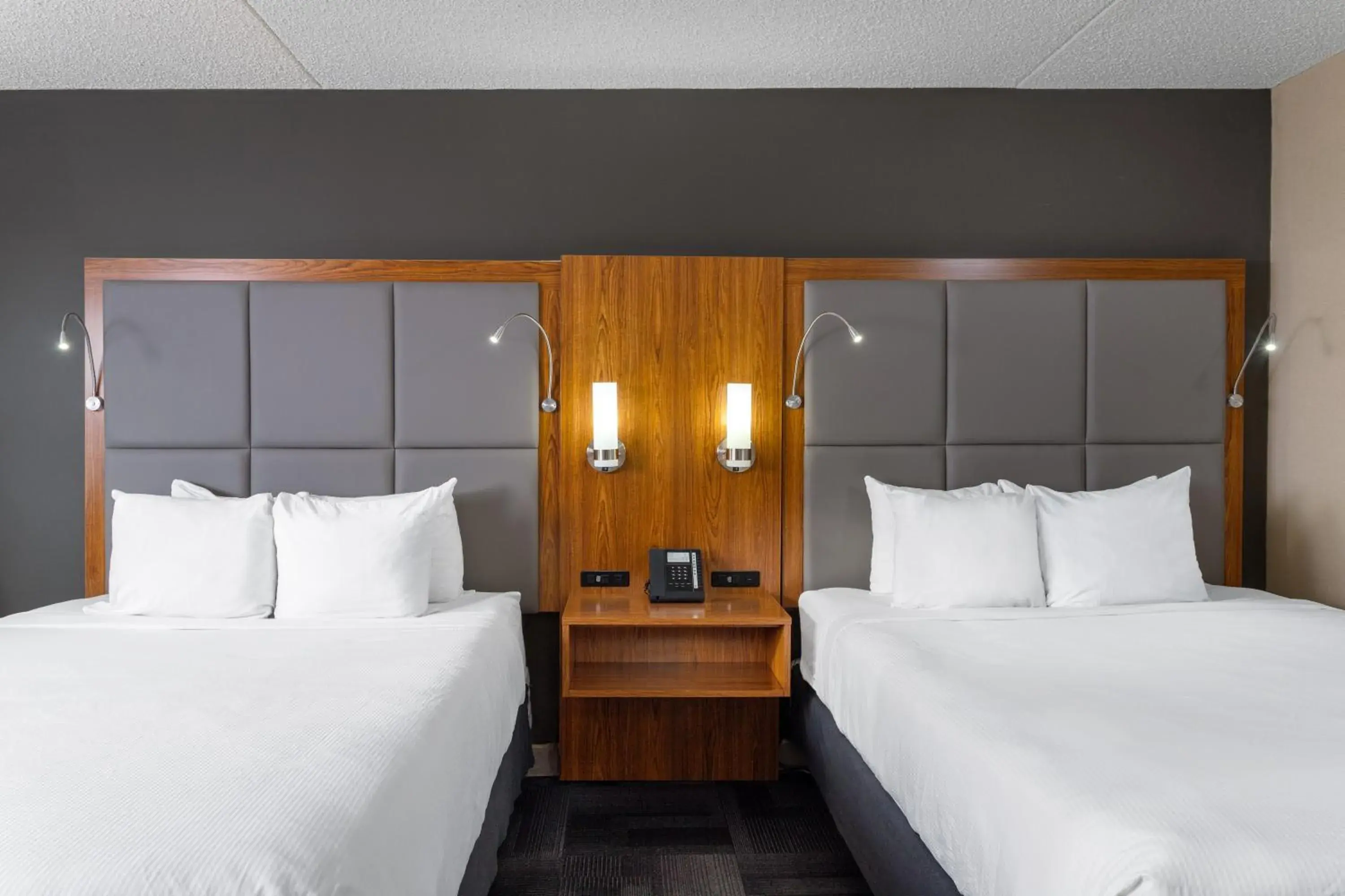 Bed in Ramada by Wyndham Northern Grand Hotel & Conference Centre Bed in Ramada by Wyndham Northern Grand Hotel & Conference Centre