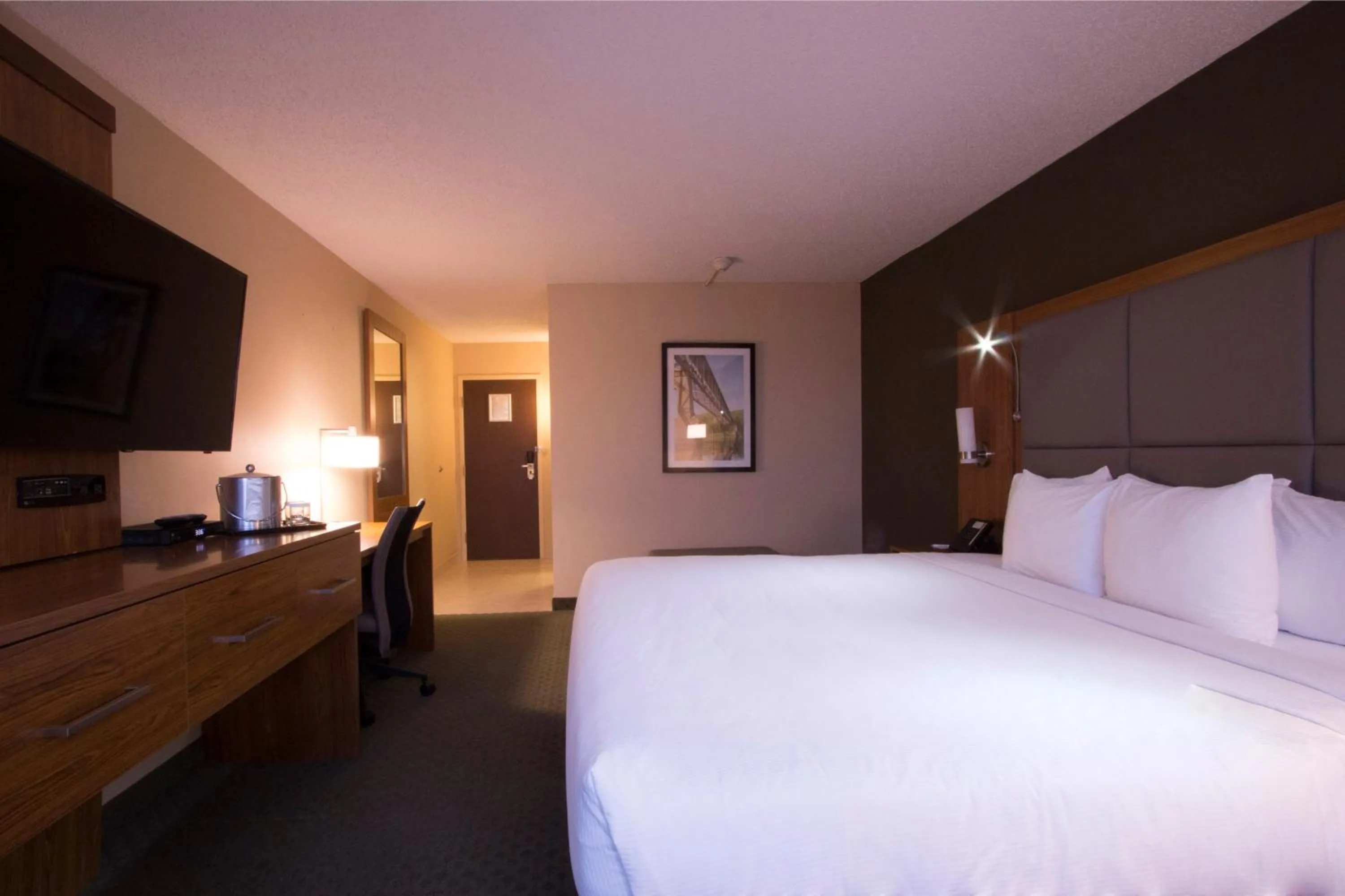 Bed in Ramada by Wyndham Northern Grand Hotel & Conference Centre