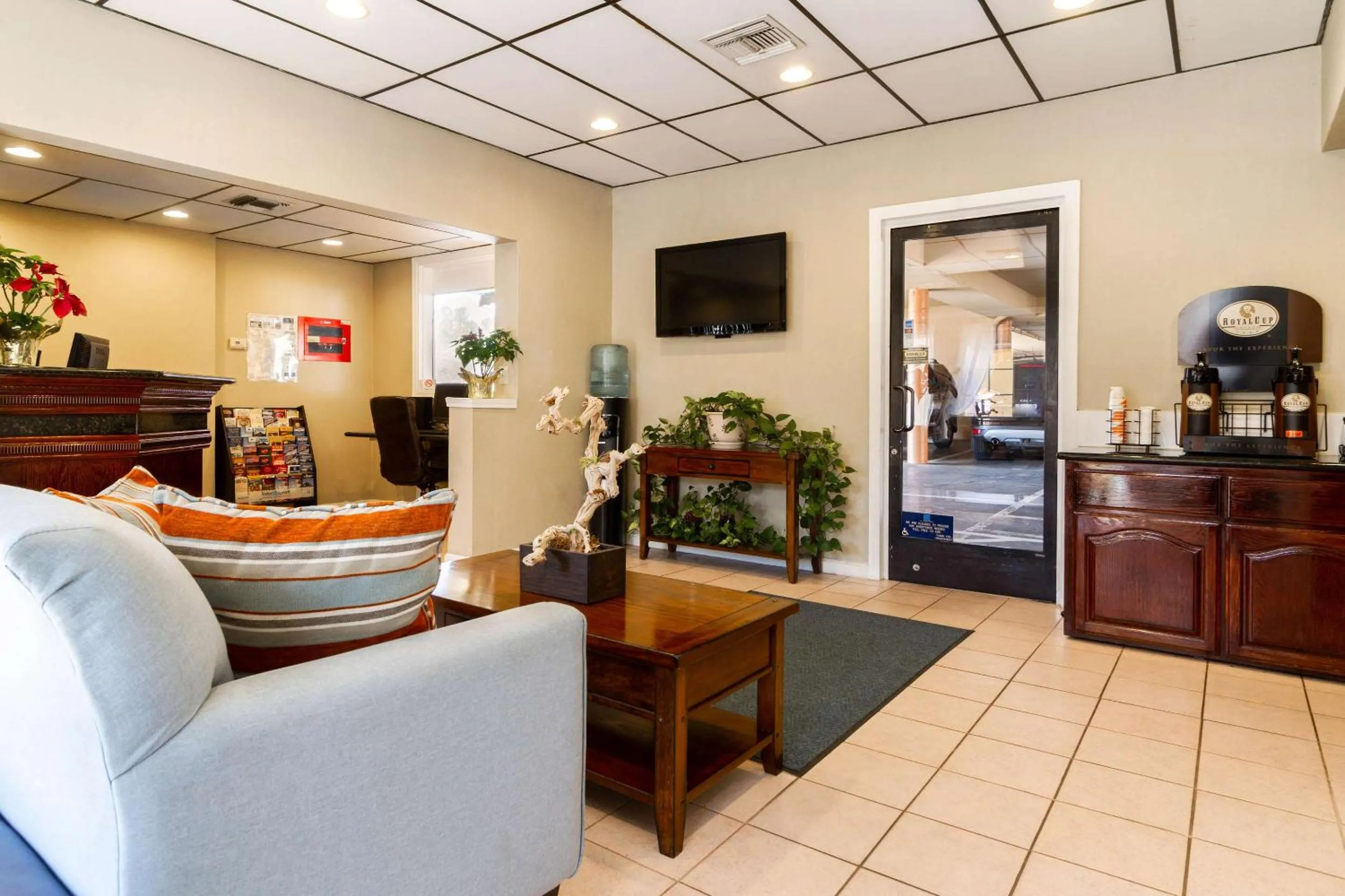 Lobby or reception in Rodeway Inn