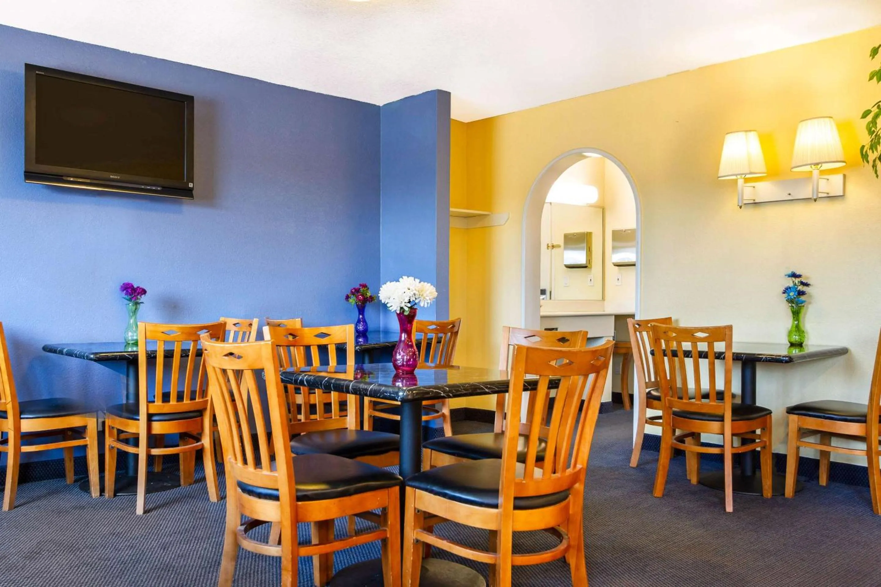 Breakfast in Rodeway Inn