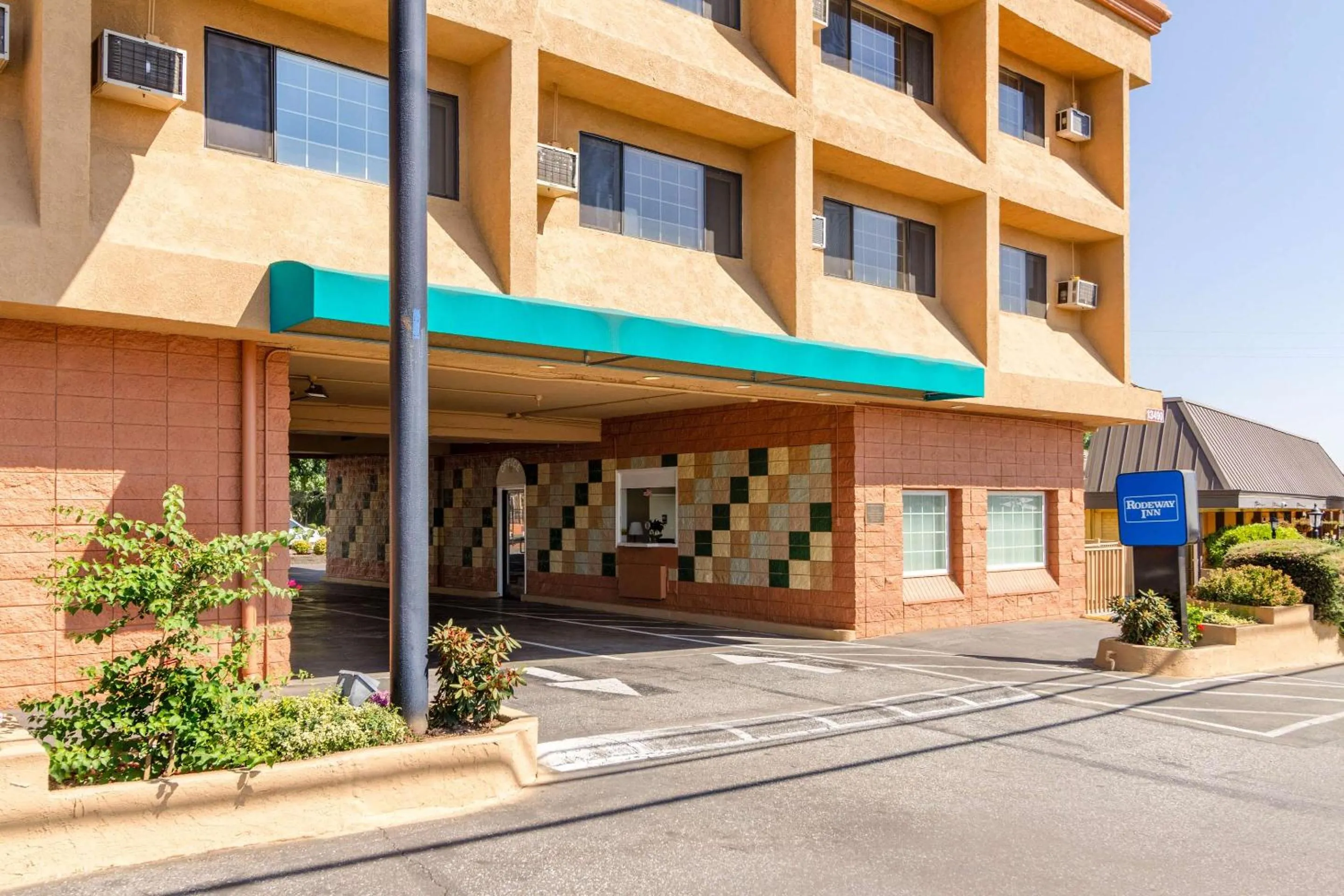 Property building in Rodeway Inn