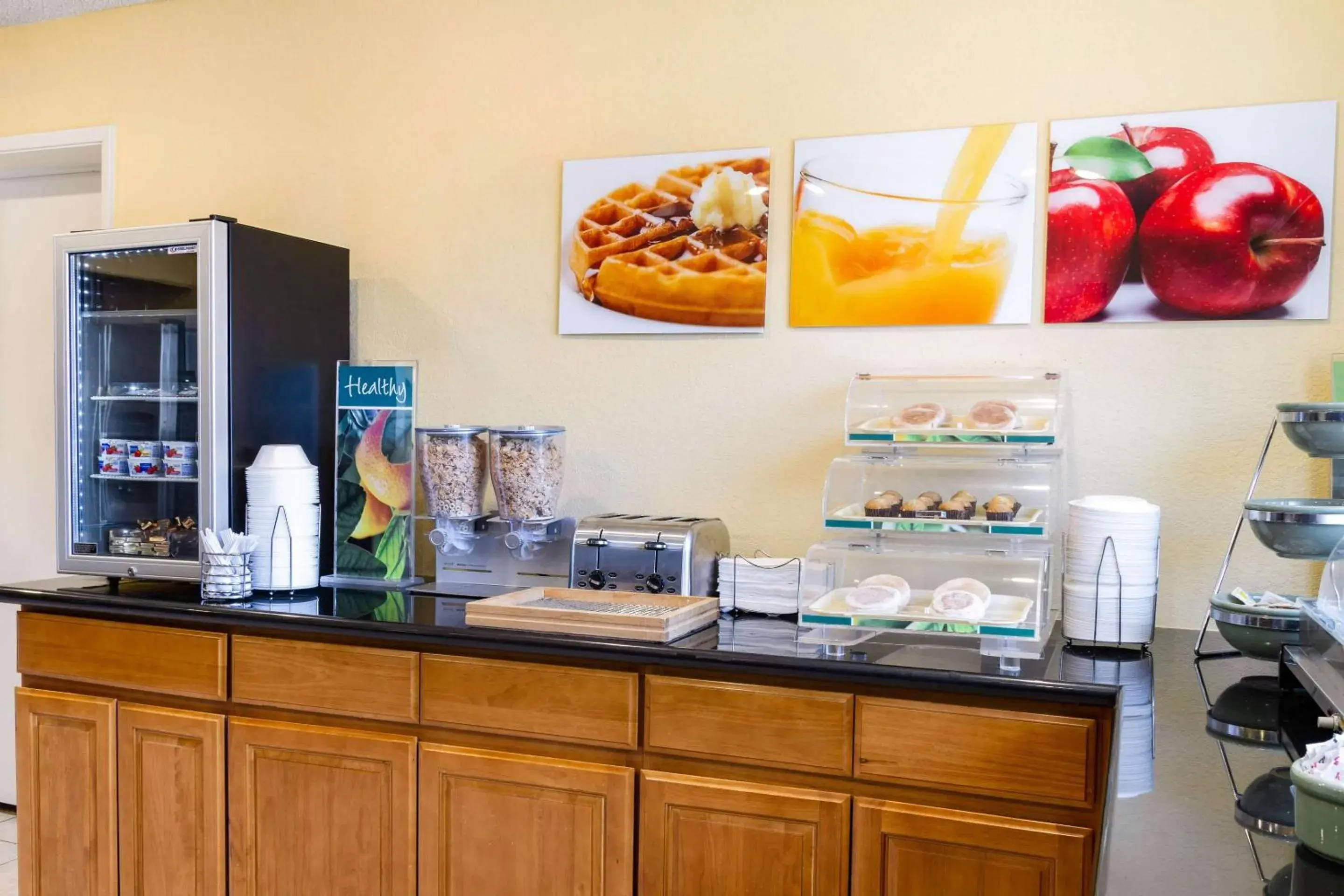Breakfast in Rodeway Inn Auburn – Foresthill Breakfast in Rodeway Inn Auburn – Foresthill