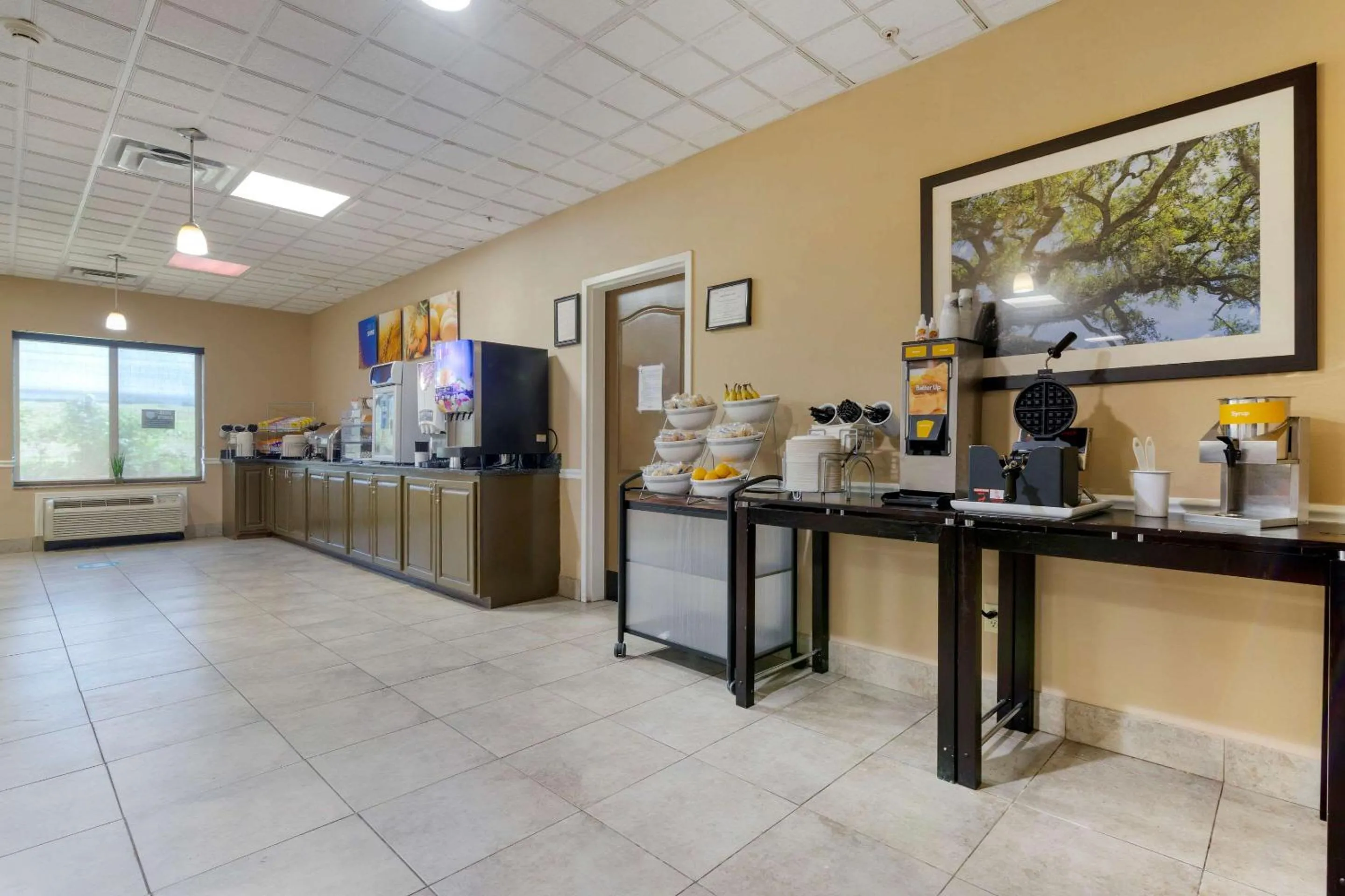 Restaurant/places to eat in Comfort Suites Savannah North