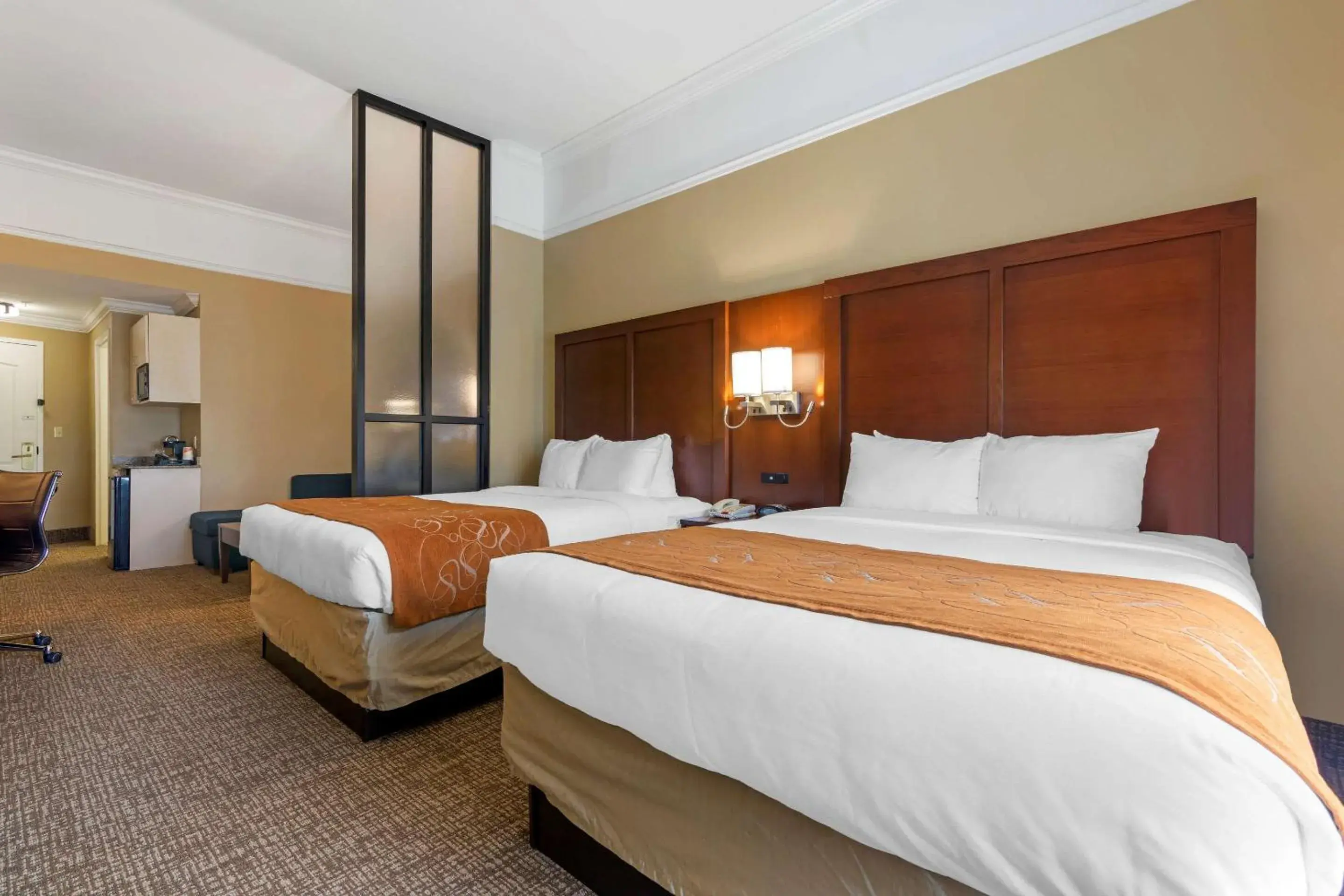 Photo of the whole room, Bed in Comfort Suites Savannah North Photo of the whole room, Bed in Comfort Suites Savannah North