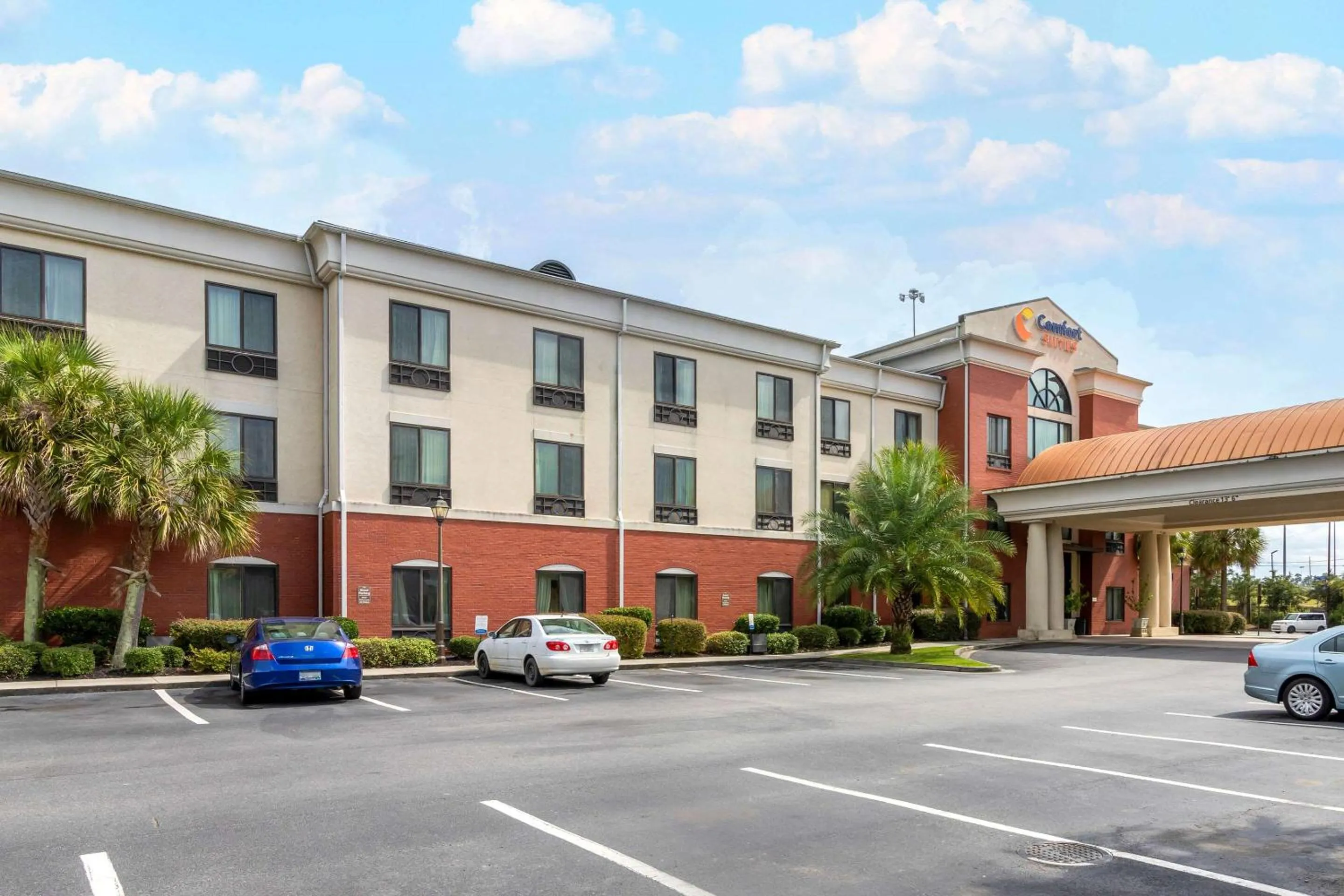 Property building in Comfort Suites Savannah North