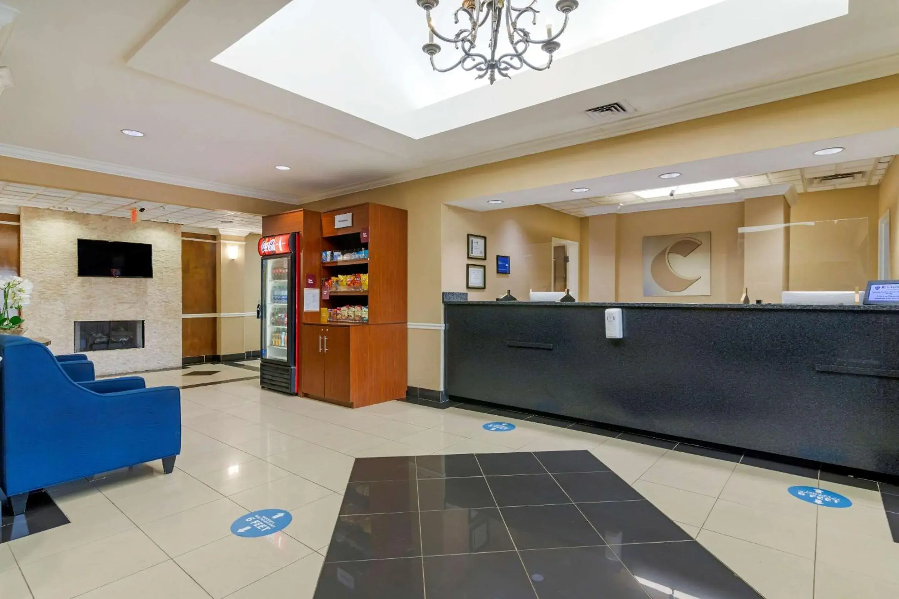Lobby or reception in Comfort Suites Savannah North Lobby or reception in Comfort Suites Savannah North