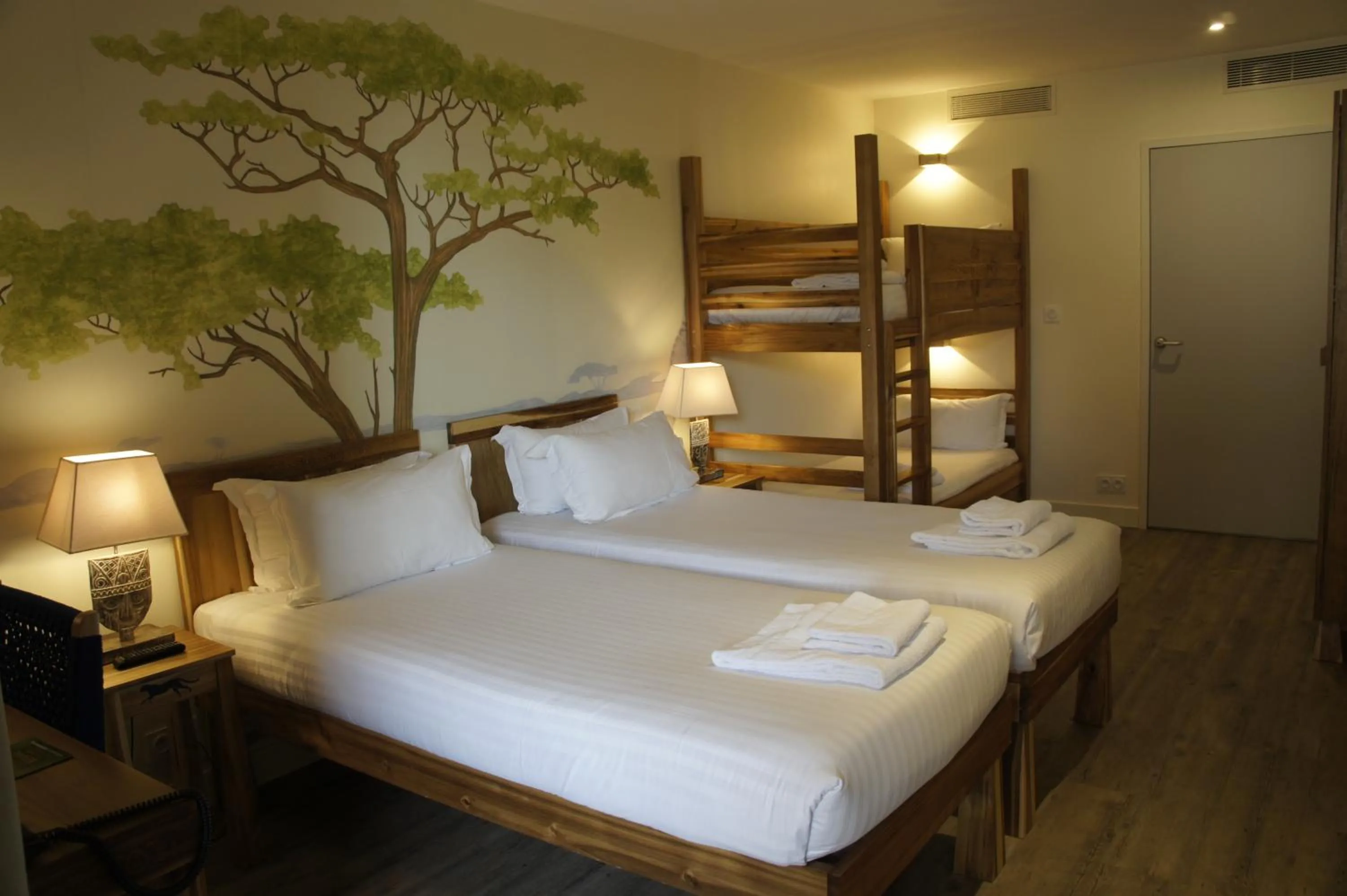  Comfort Family Room (2 Adults + 2 Children) - single occupancy in Les Hauts de Beauval