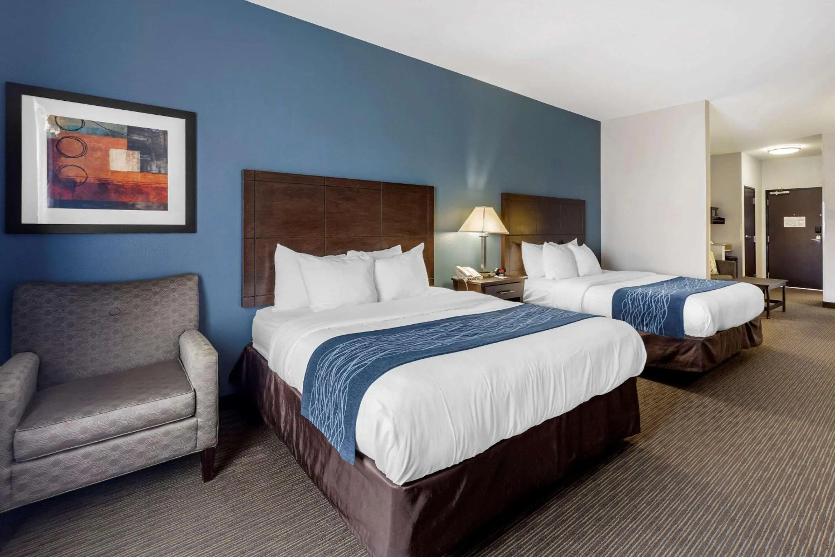 Photo of the whole room, Bed in Comfort Inn & Suites Oklahoma City West - I-40