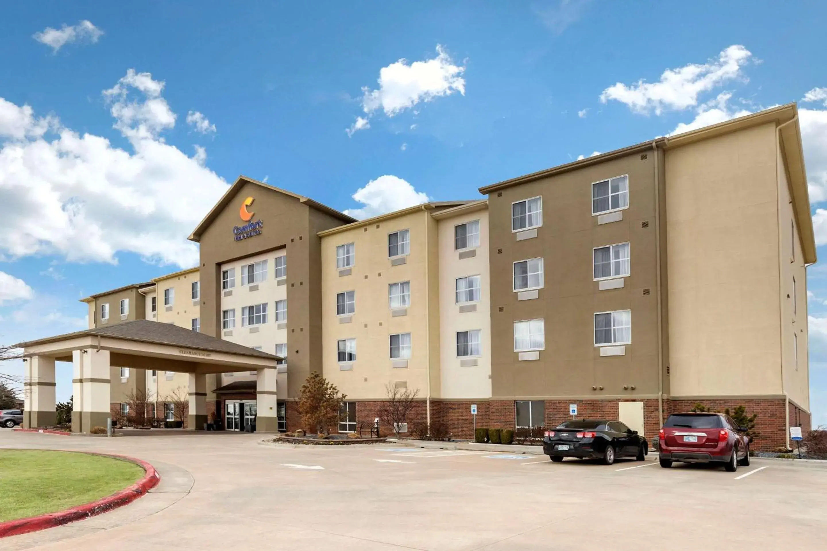 Property building in Comfort Inn & Suites Oklahoma City West - I-40 Property building in Comfort Inn & Suites Oklahoma City West - I-40
