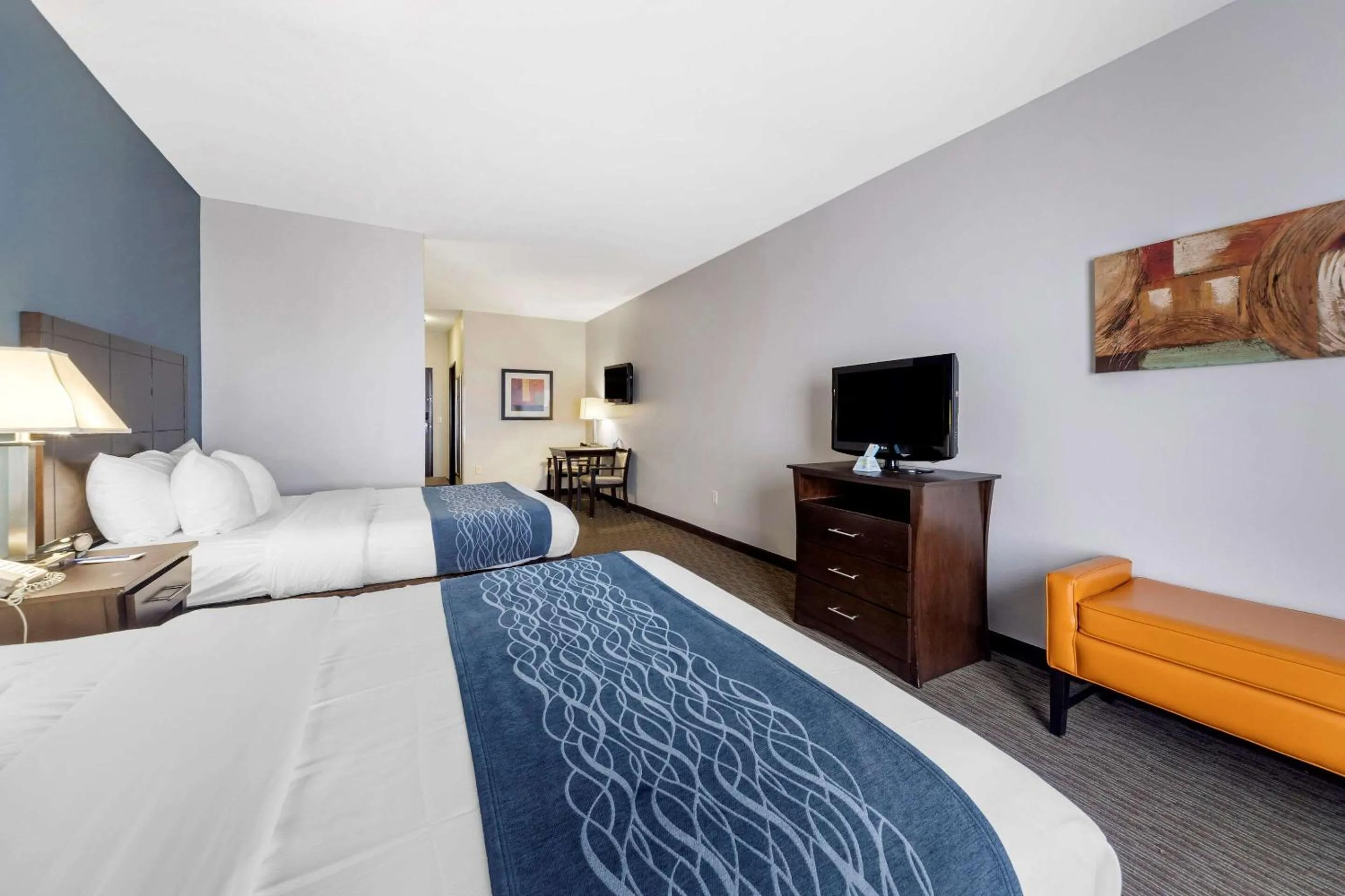 Photo of the whole room, Bed in Comfort Inn & Suites Oklahoma City West - I-40