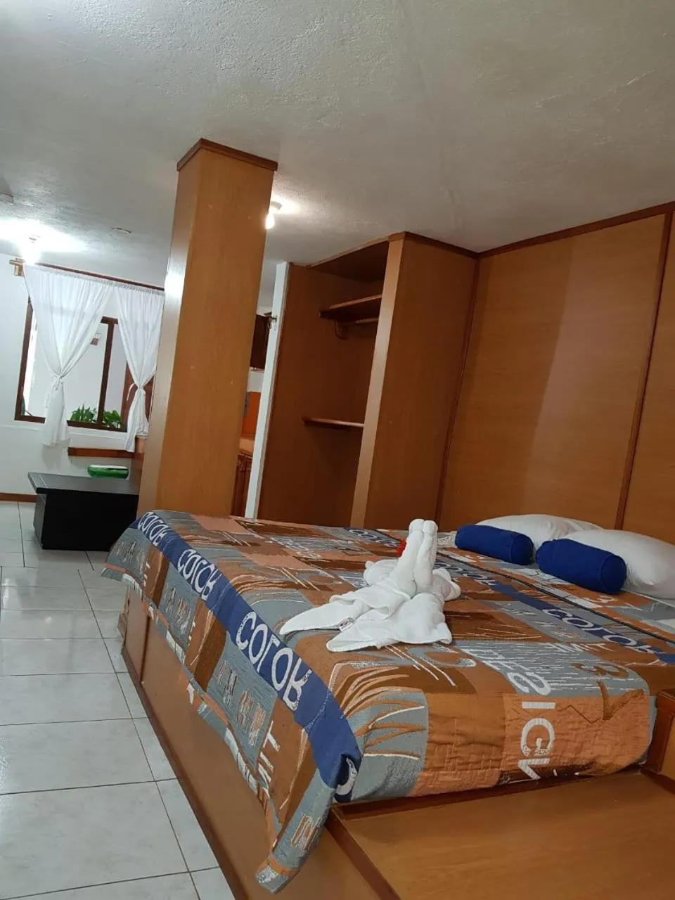 Bed in Galapagos Verde Azul