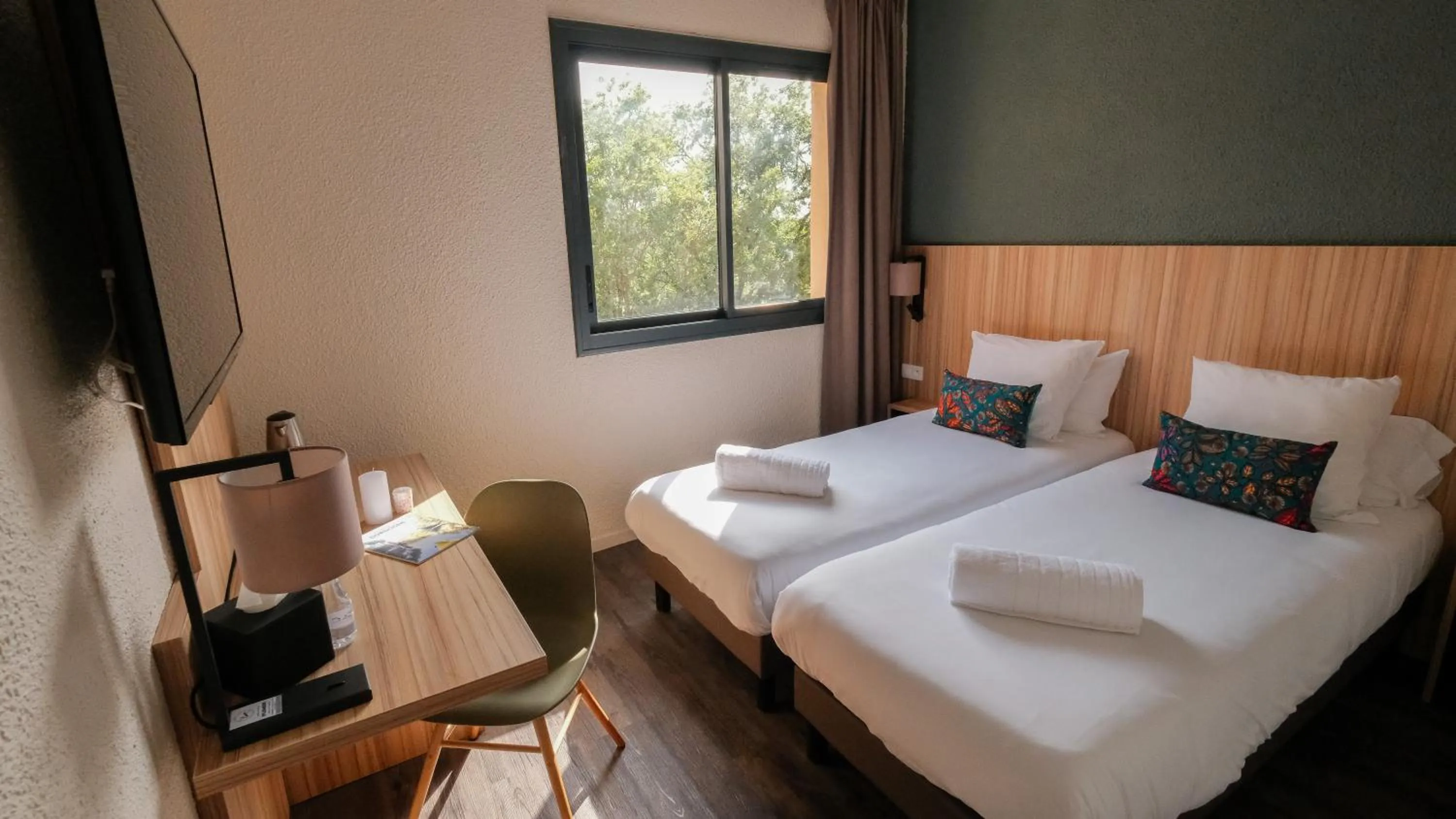 Photo of the whole room, Bed in Le Bois d'Imbert - Memory Collection