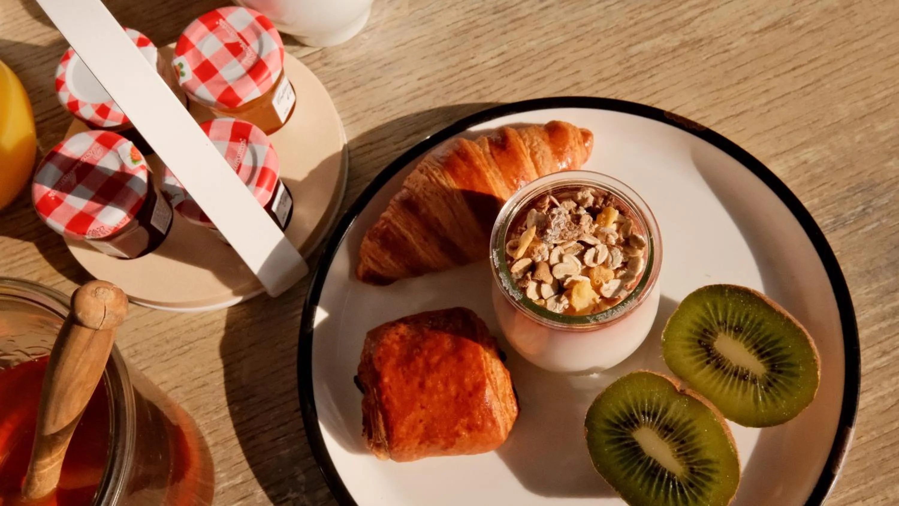 Breakfast in Le Bois d'Imbert - Memory Collection