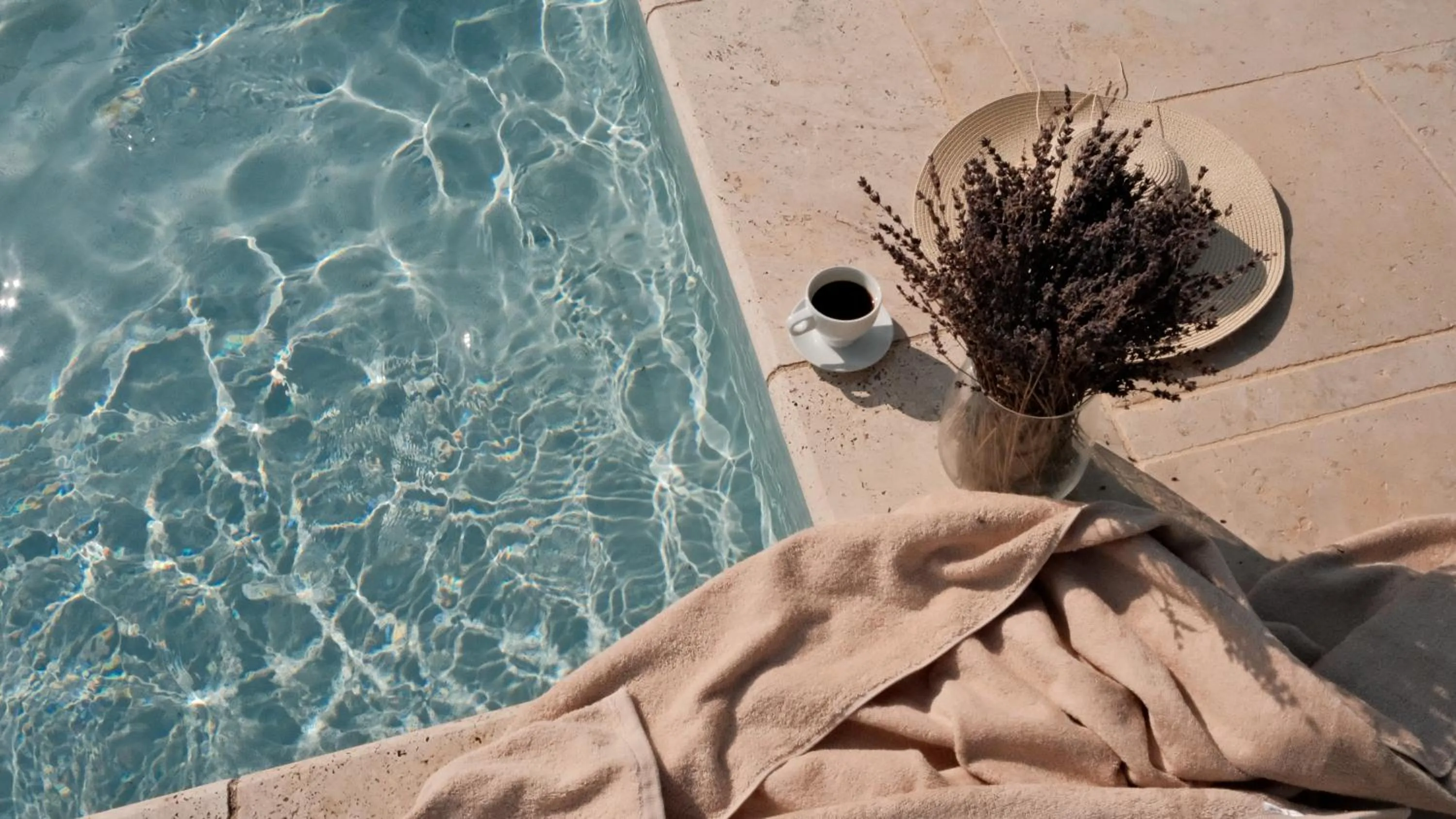 Swimming pool in Le Bois d'Imbert - Memory Collection