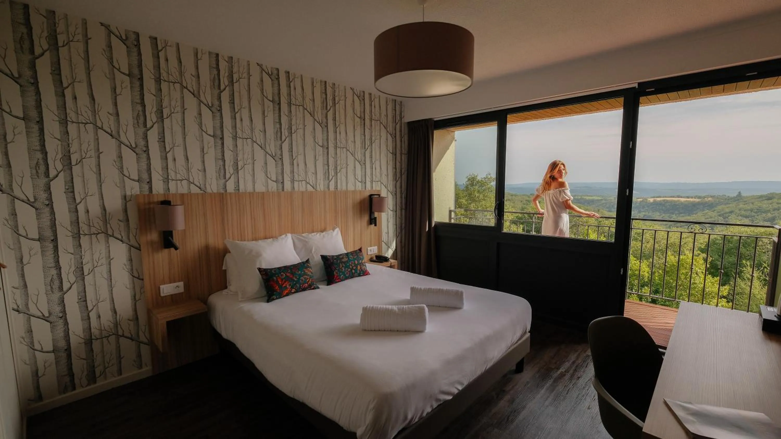 Bed in Le Bois d'Imbert - Memory Collection