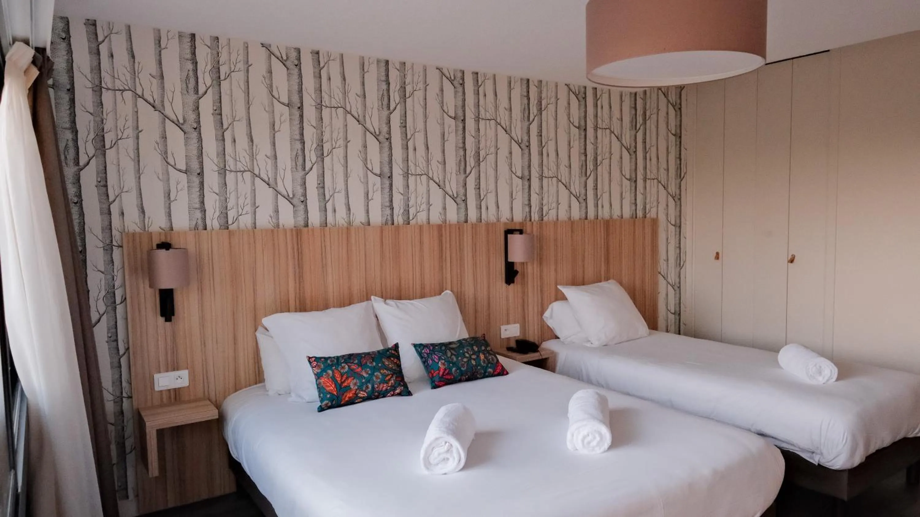 Bed in Le Bois d'Imbert - Memory Collection