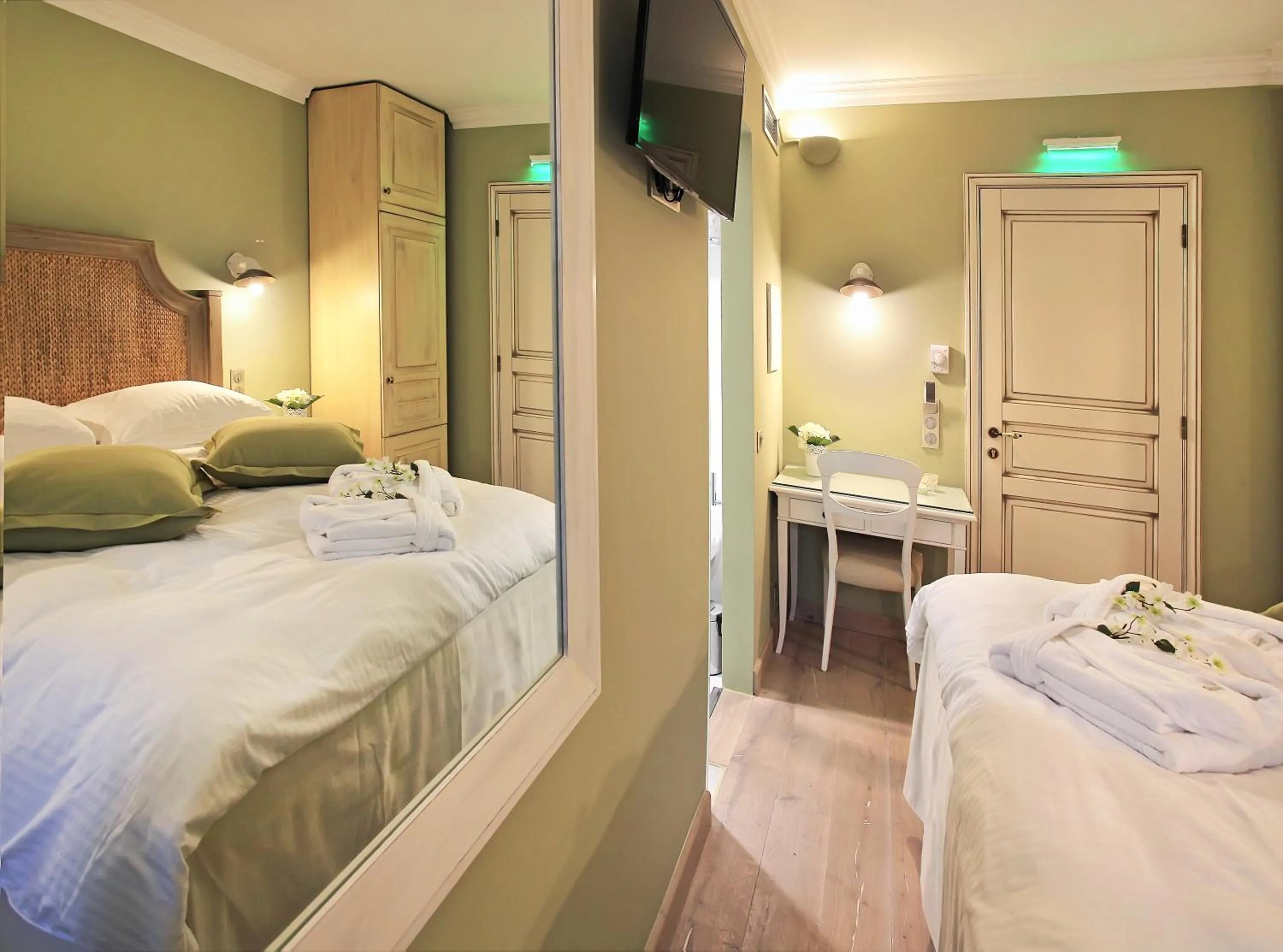 Bedroom, Bed in Hotel Doltso