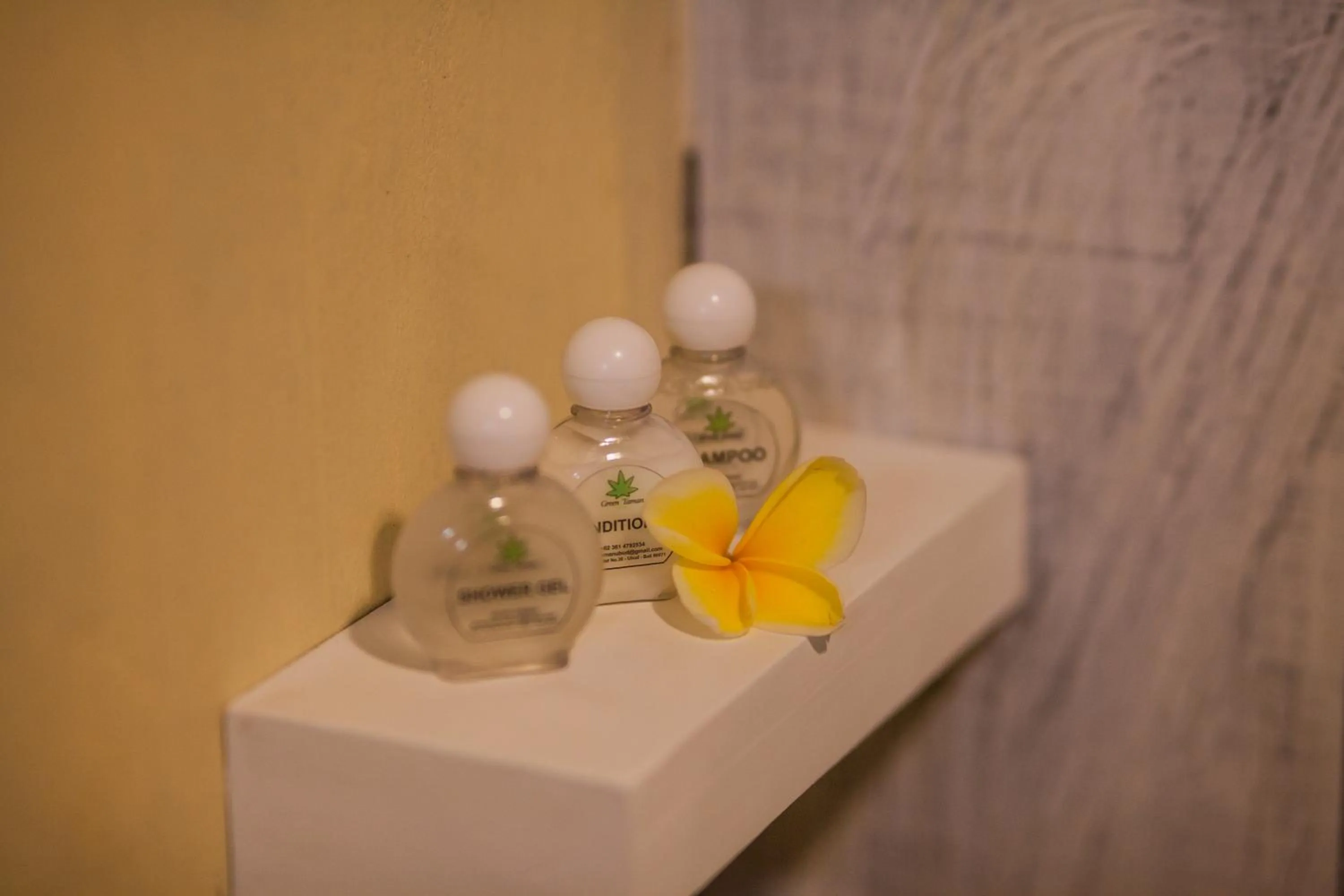 Bathroom in Green Taman Ubud by Prasi