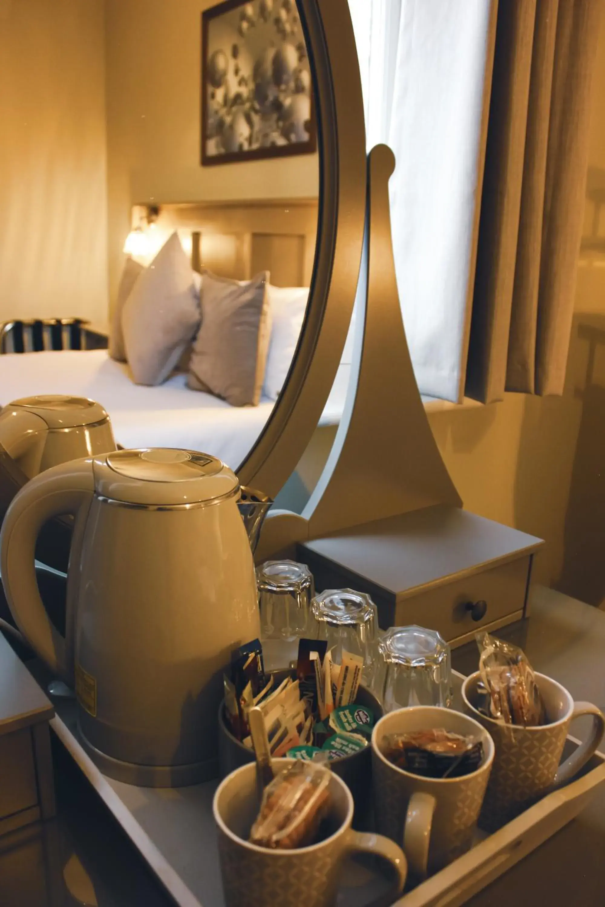 Coffee/tea facilities, Bed in The Kings Arms Coffee/tea facilities, Bed in The Kings Arms