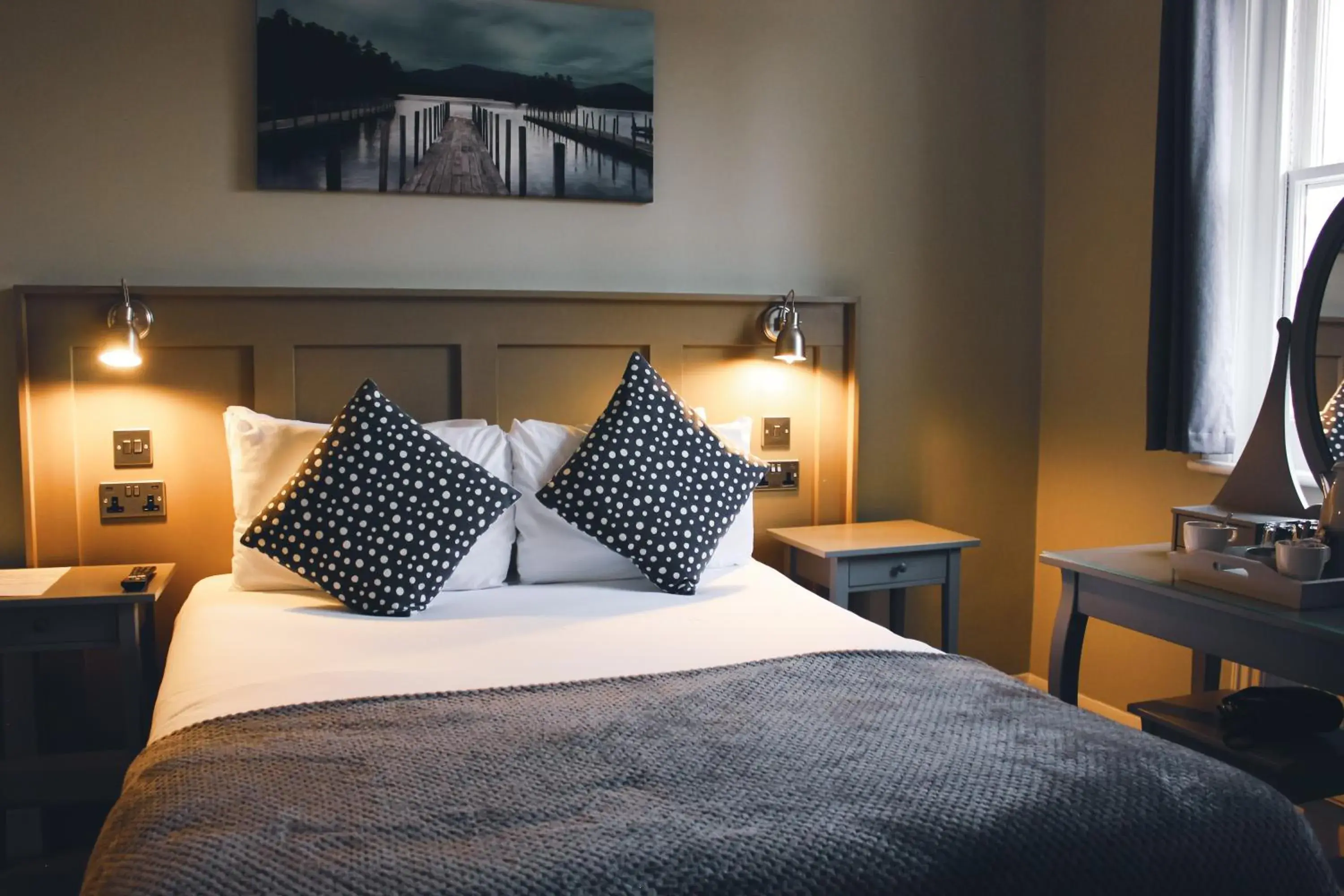 Bedroom, Bed in The Kings Arms Bedroom, Bed in The Kings Arms