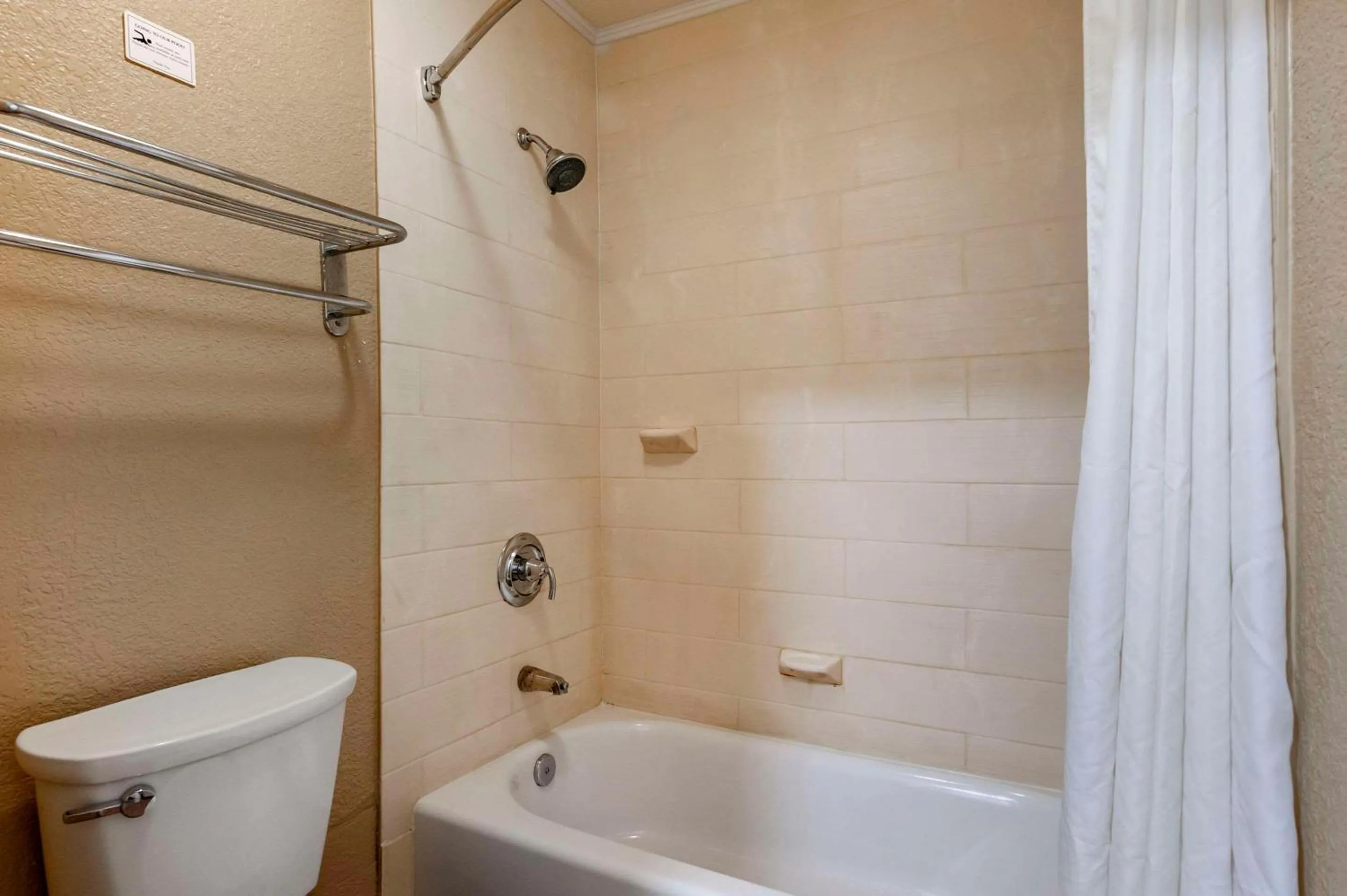 Bedroom in Quality Inn Blythe I-10