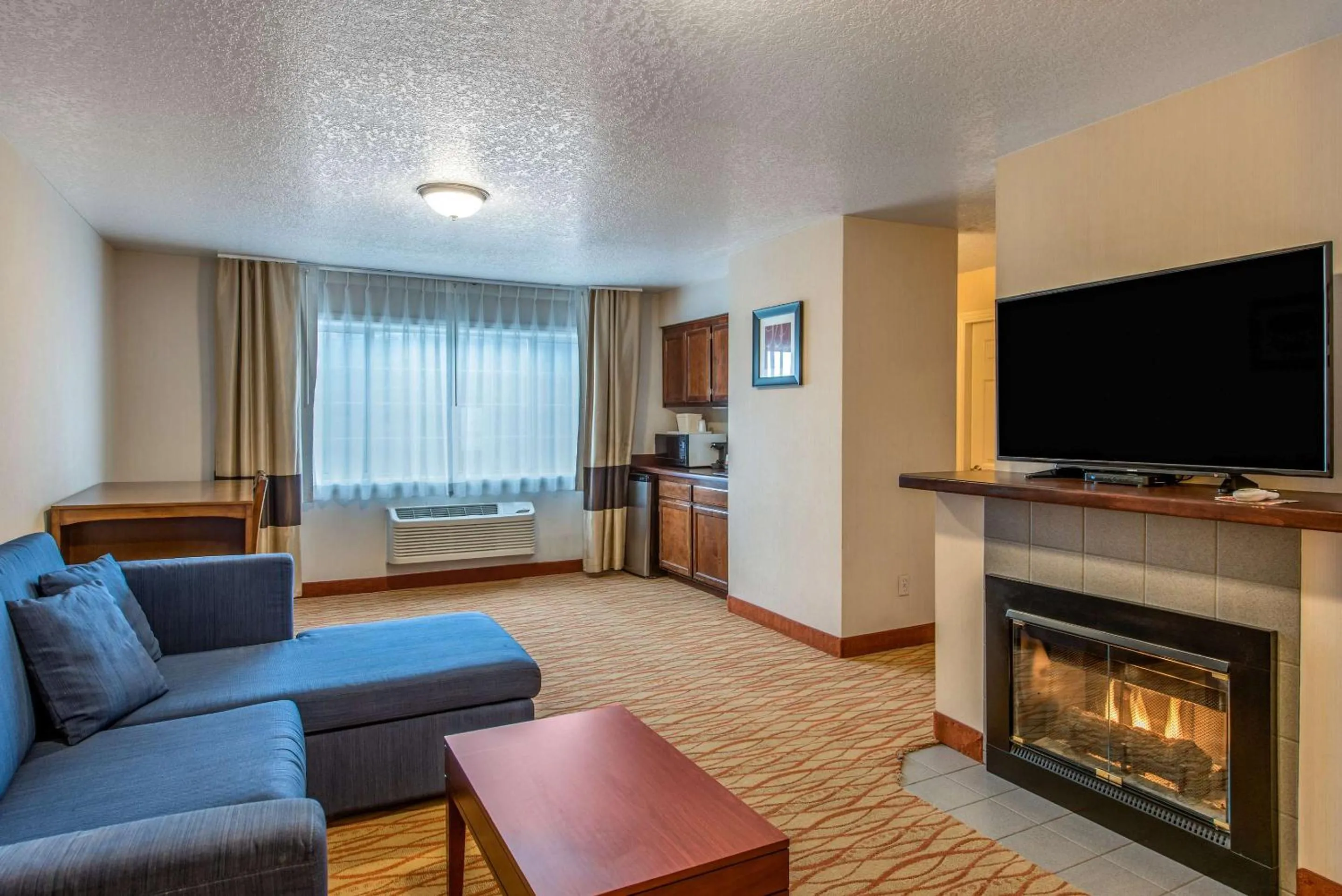 Bedroom in Comfort Inn Mount Shasta Area