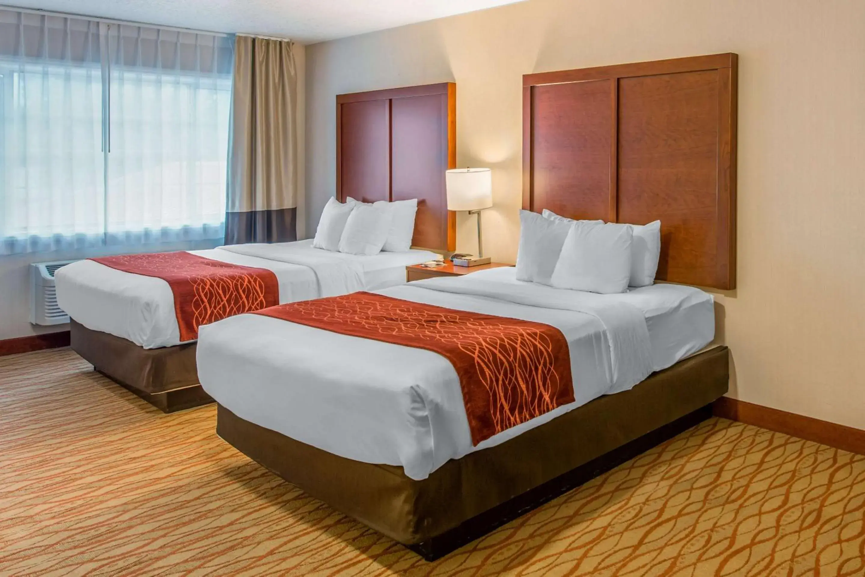 Bedroom, Bed in Comfort Inn Mount Shasta Area Bedroom, Bed in Comfort Inn Mount Shasta Area