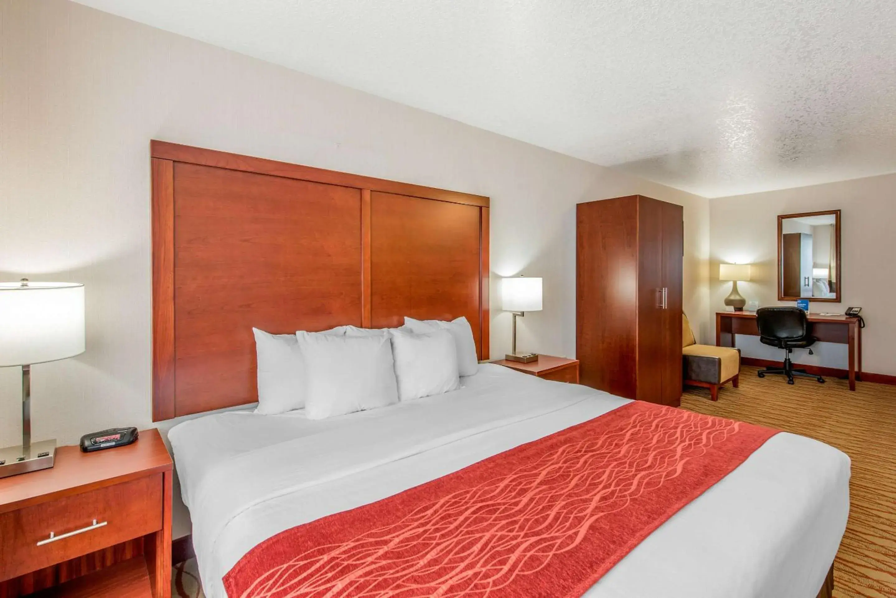 Bedroom, Bed in Comfort Inn Mount Shasta Area Bedroom, Bed in Comfort Inn Mount Shasta Area