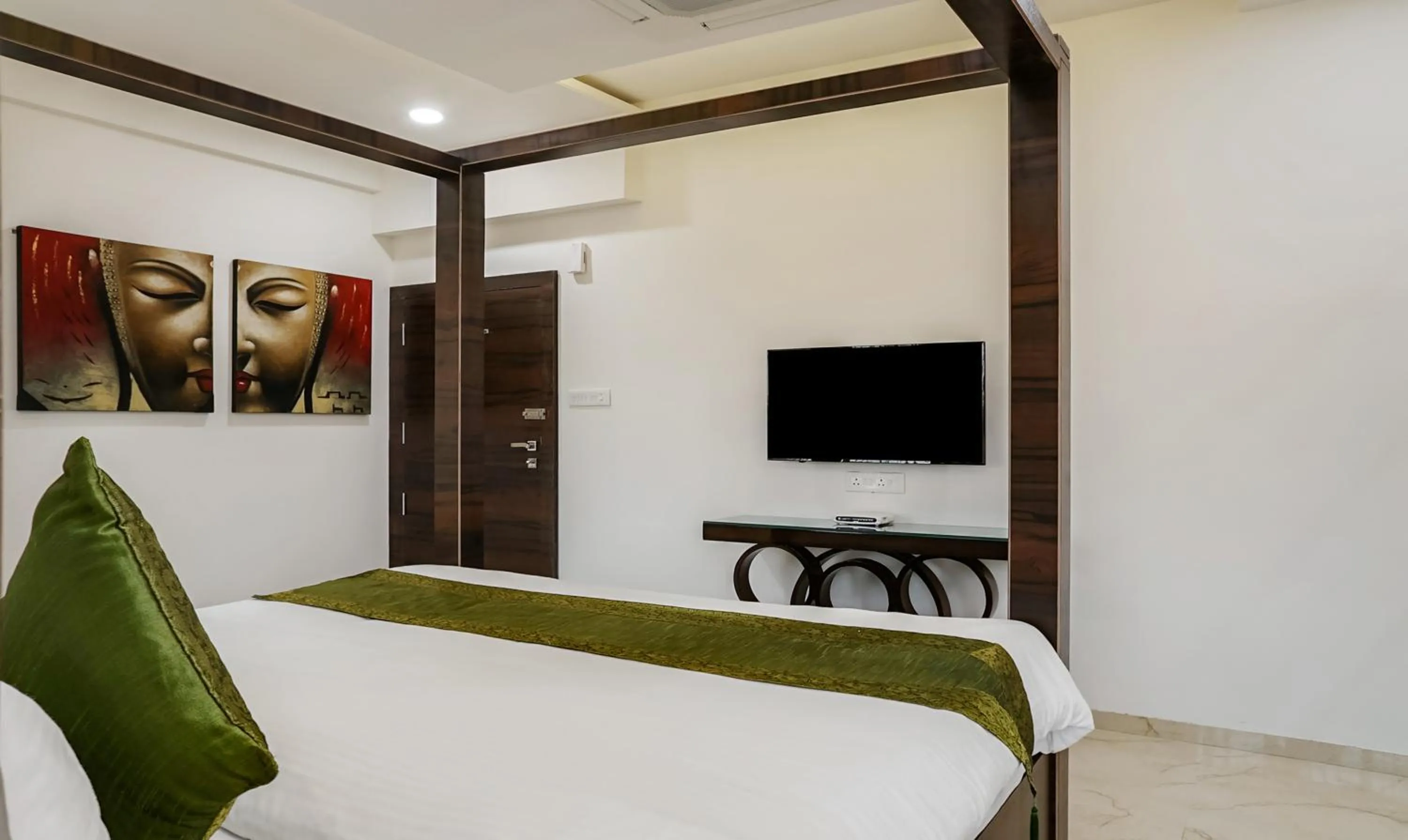 Bedroom in Treebo Hotel A1