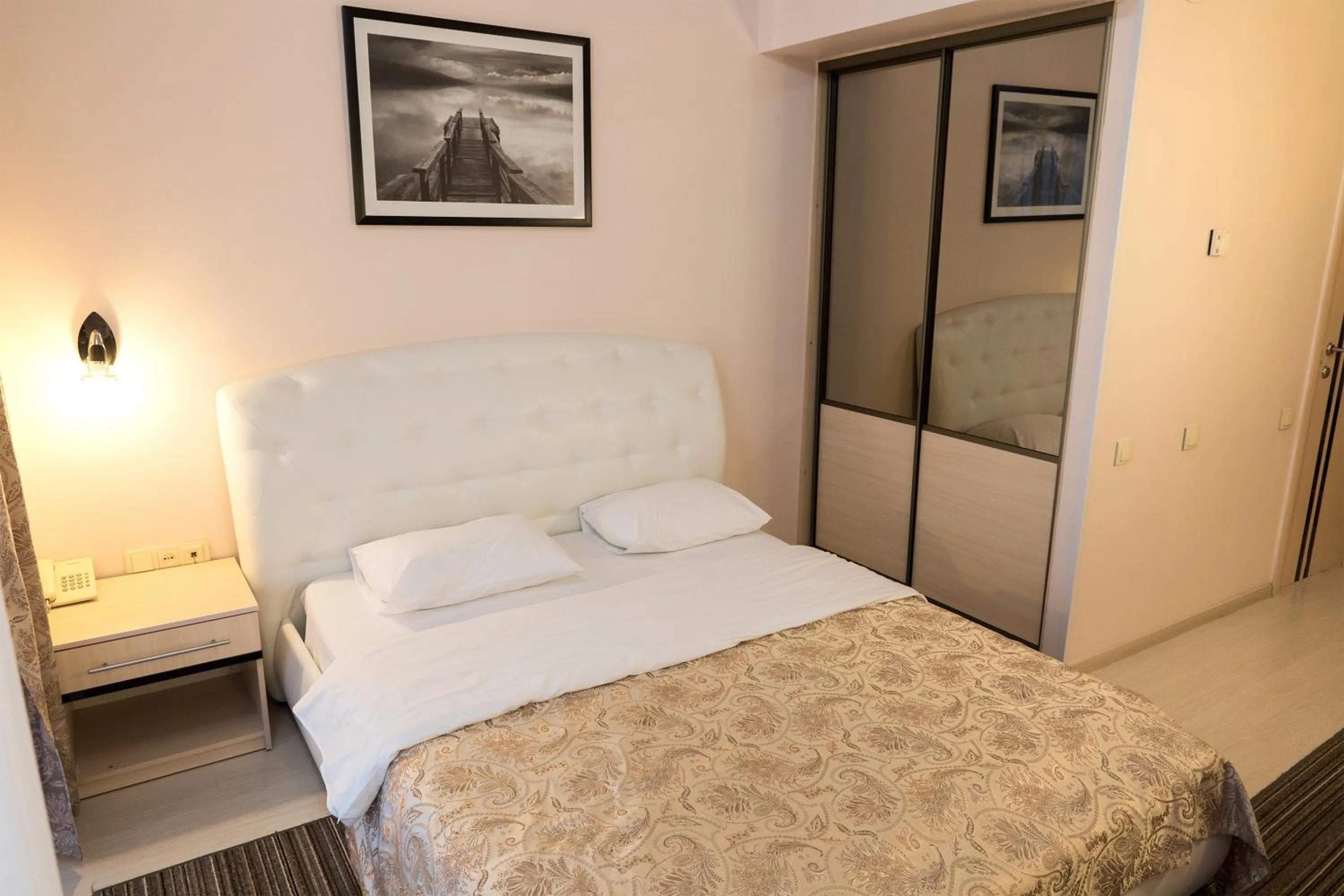 Staybridge Mini-Hotel in Most City PANORAMIC RIVER VIEW