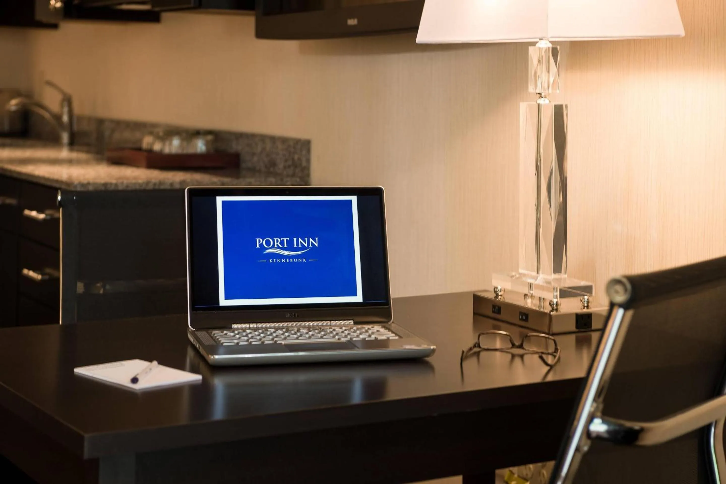 Bedroom in Port Inn & Suites Kennebunk, an Ascend Collection Hotel