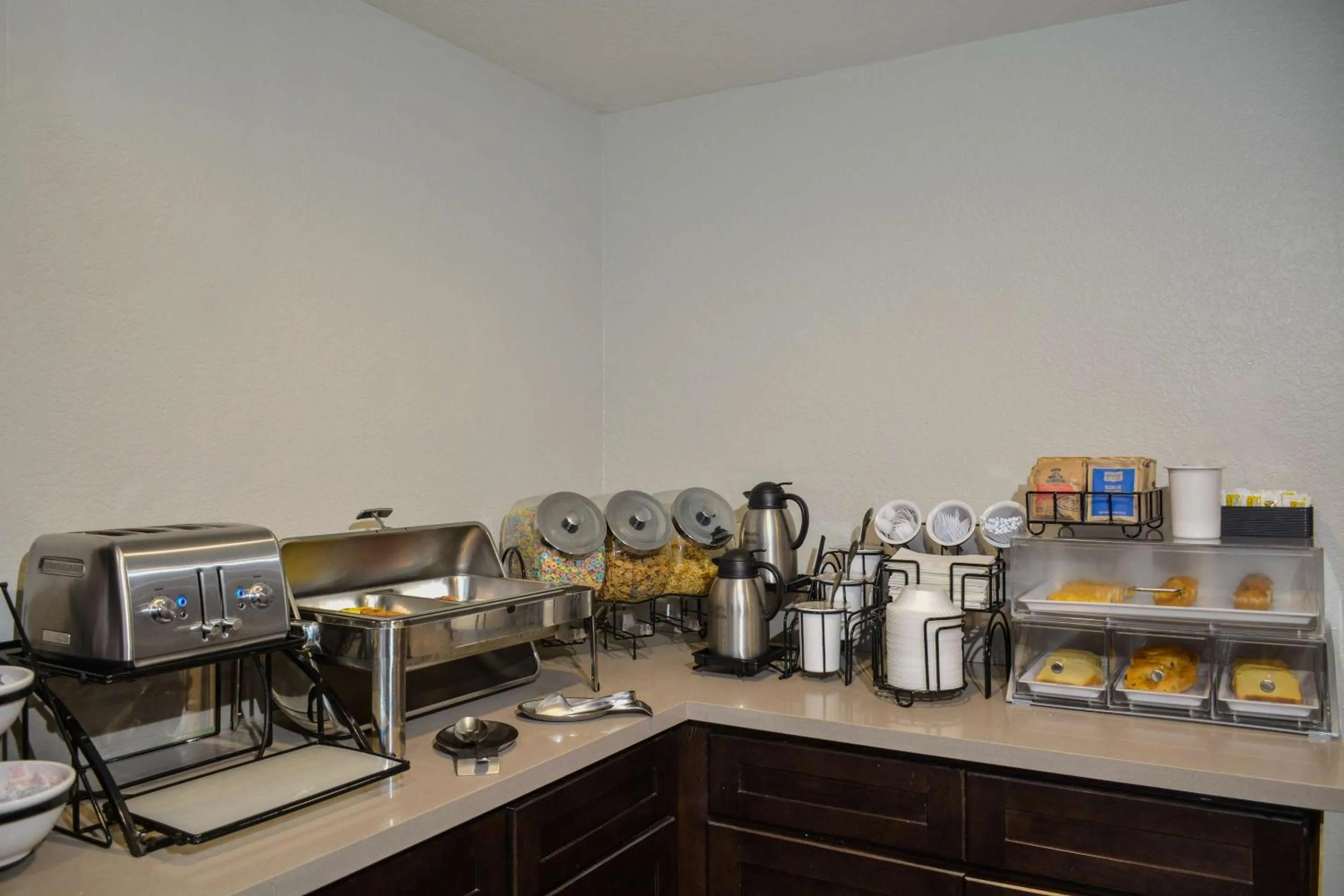 Breakfast in Comfort Inn & Suites Moreno Valley near March Air Reserve Base