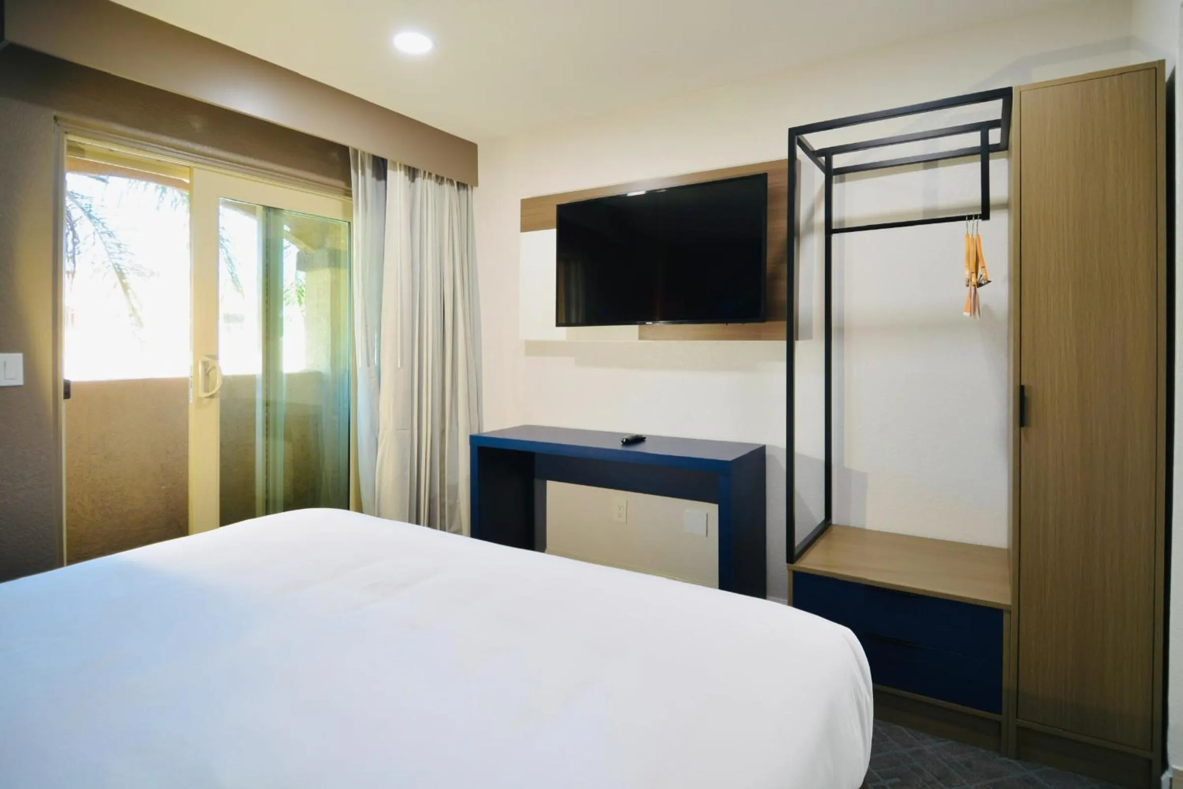 Bed in Comfort Inn & Suites Moreno Valley near March Air Reserve Base