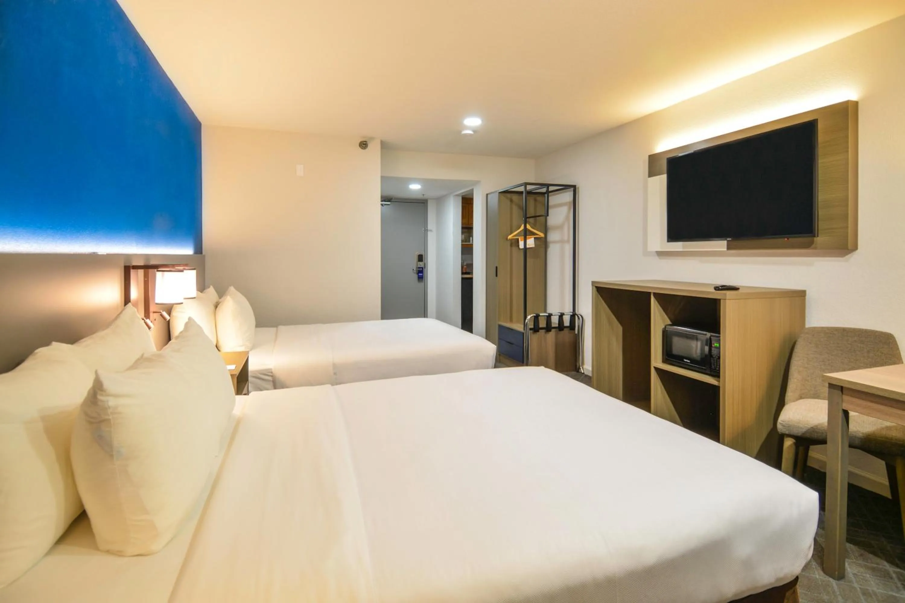 Bed in Comfort Inn & Suites Moreno Valley near March Air Reserve Base