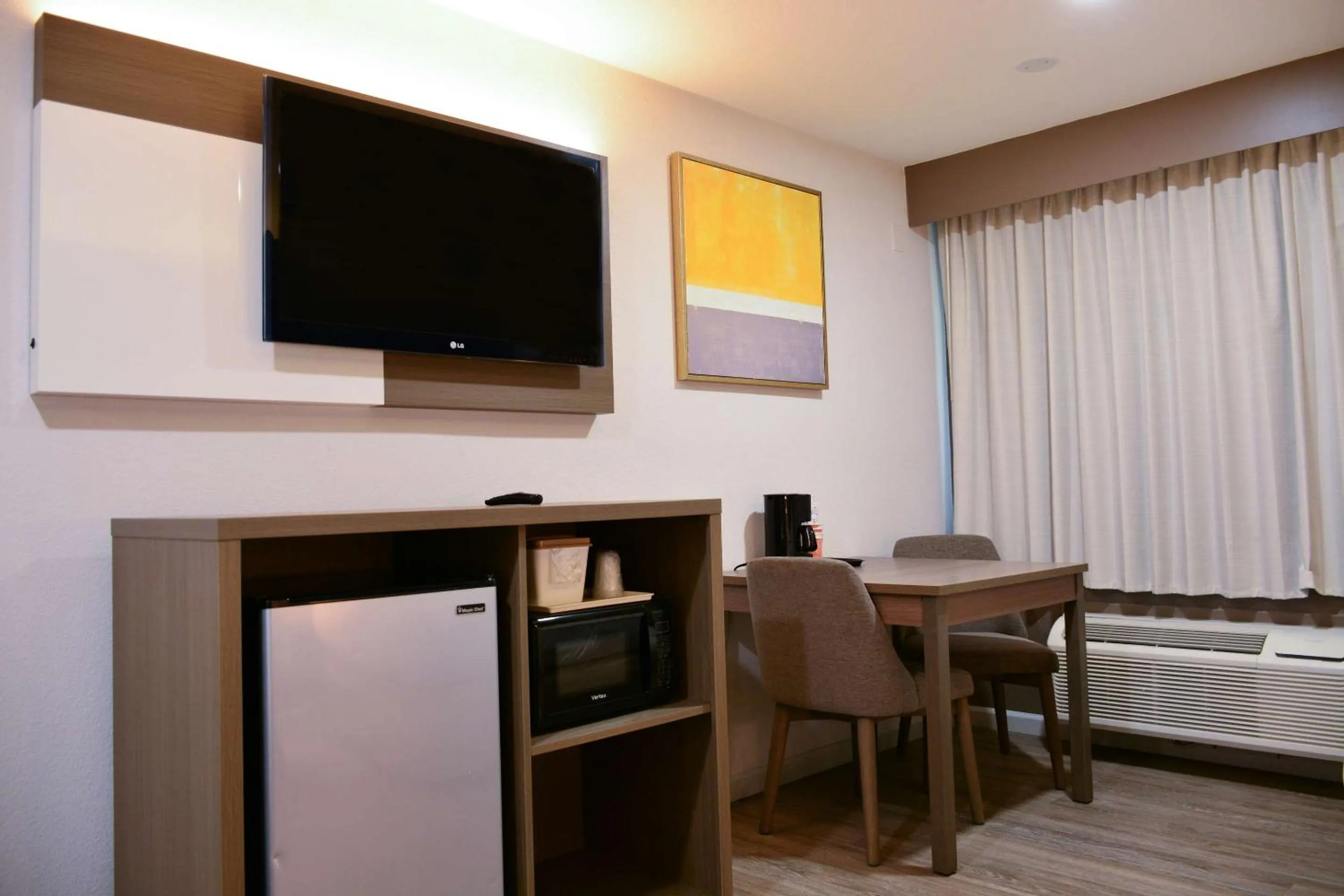 Bedroom in Comfort Inn & Suites Moreno Valley near March Air Reserve Base