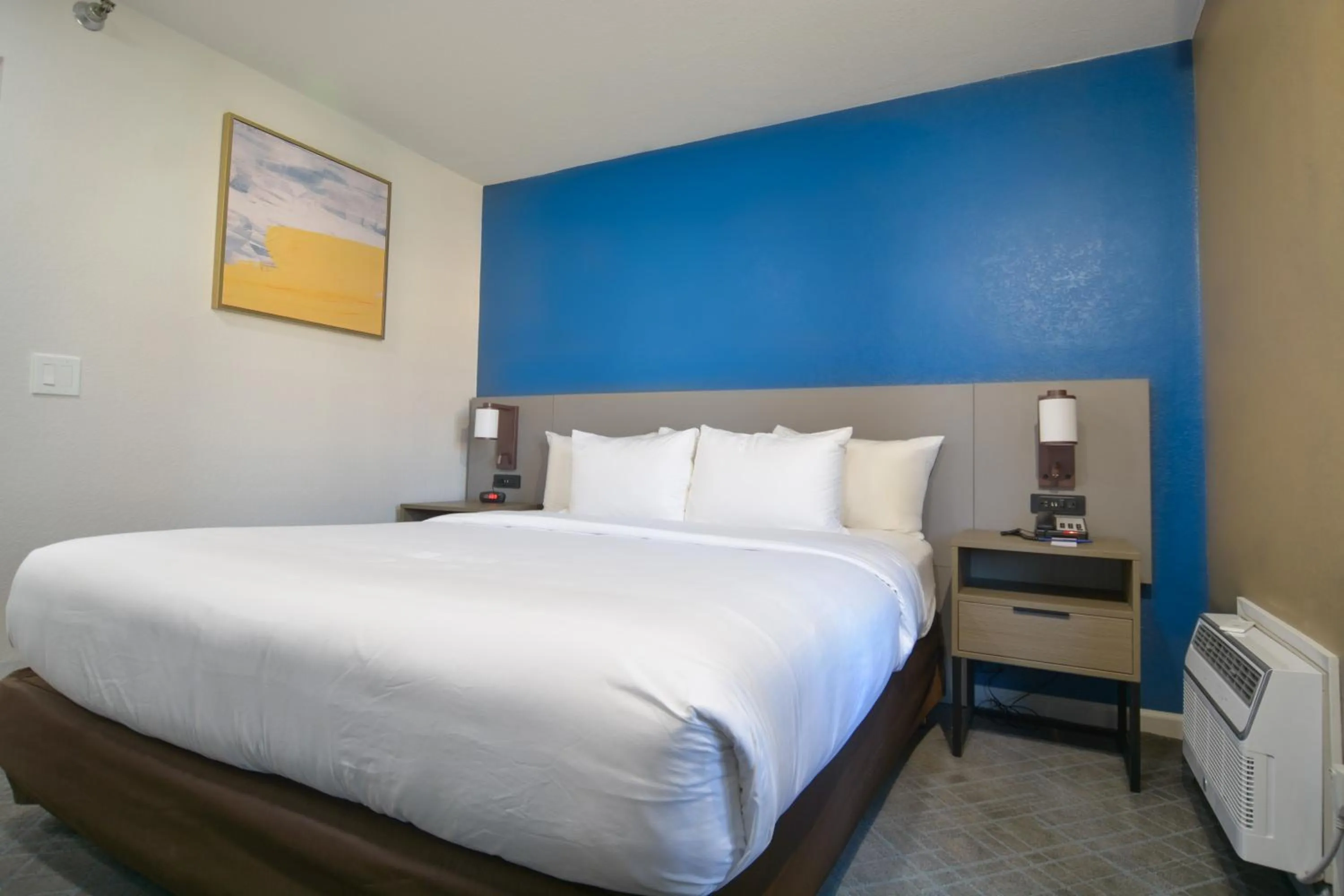 Bed in Comfort Inn & Suites Moreno Valley near March Air Reserve Base