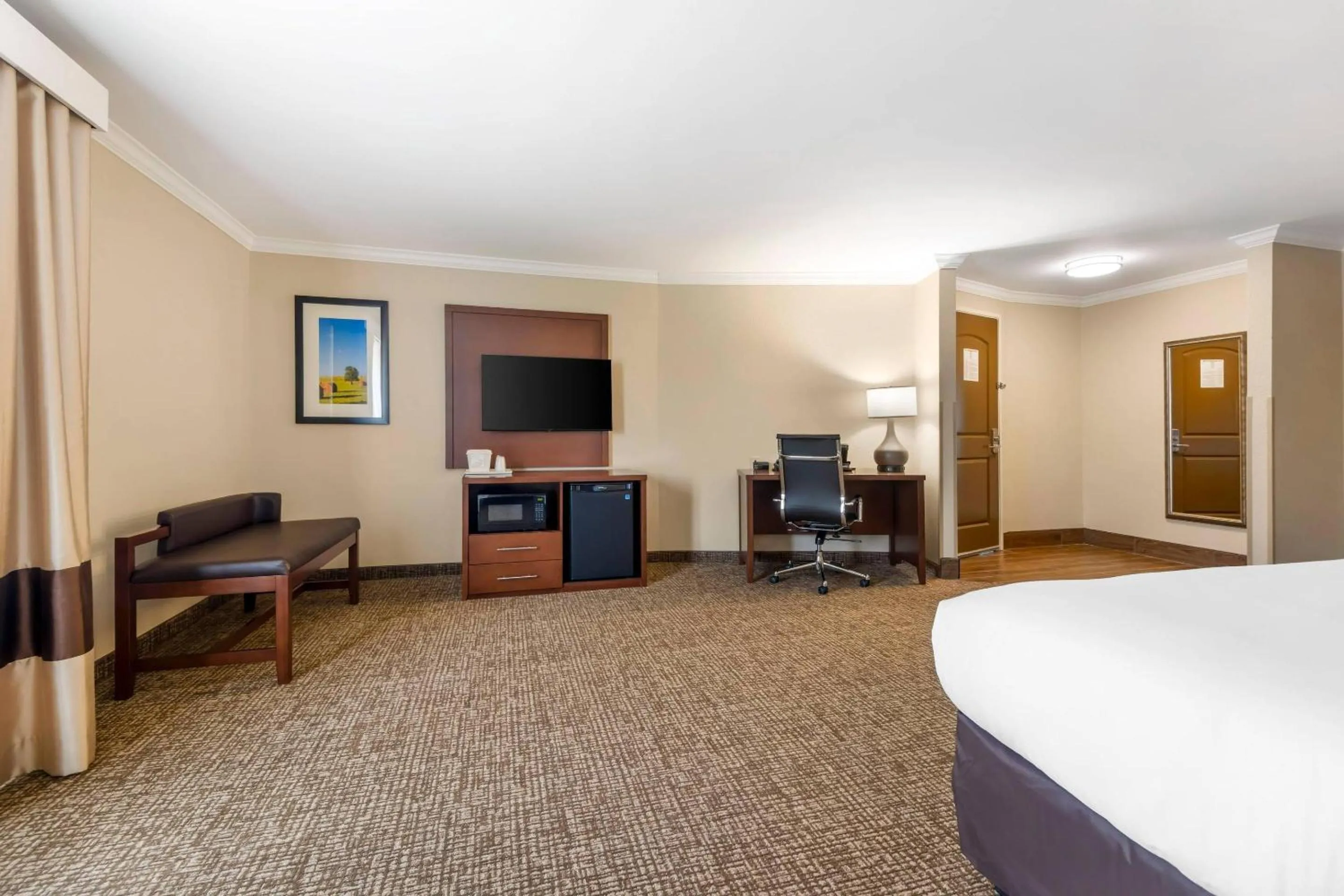 Bedroom, Bed in Comfort Suites Elizabethtown