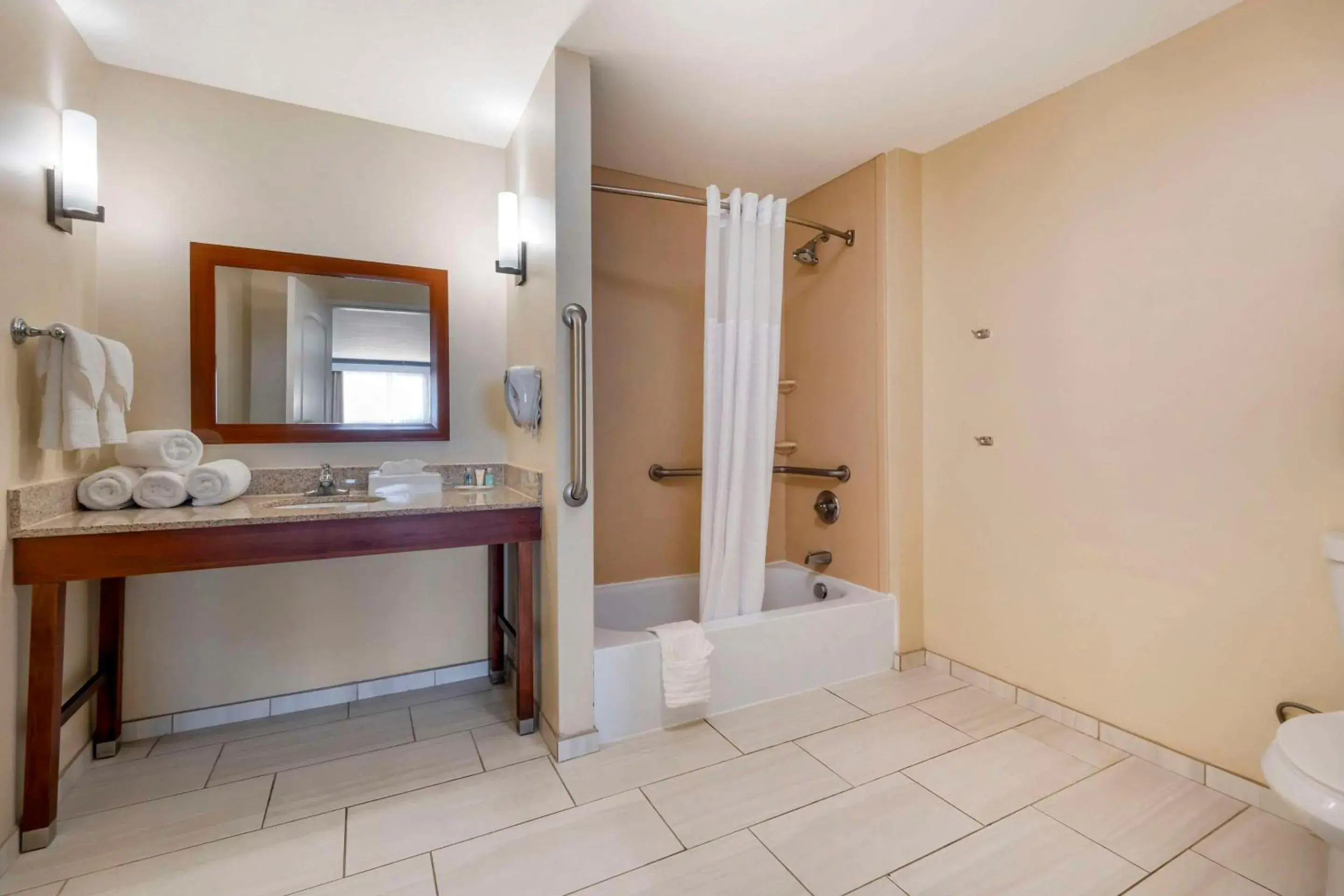 Bedroom in Comfort Suites Elizabethtown Bedroom in Comfort Suites Elizabethtown