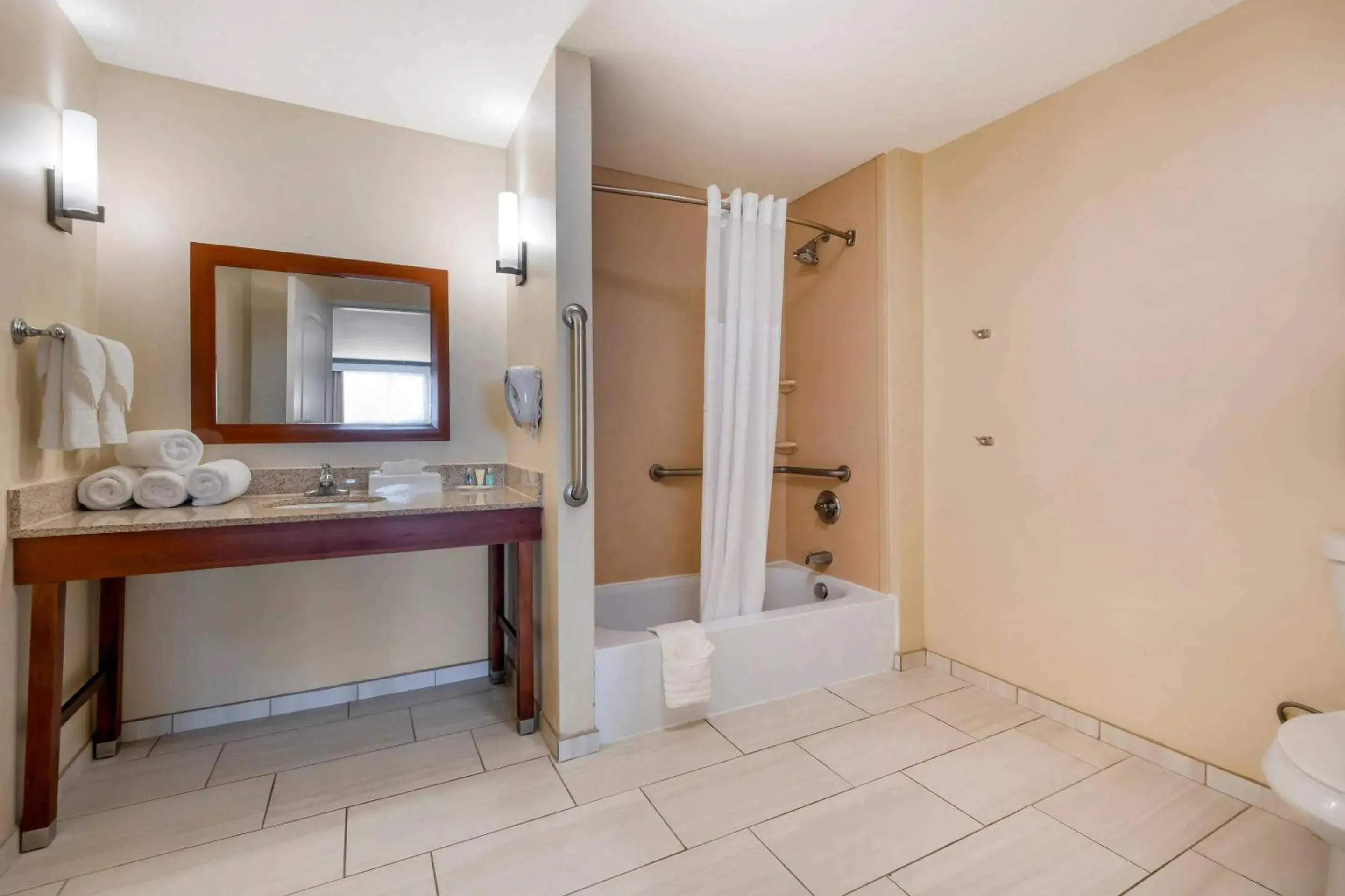 Bedroom in Comfort Suites Elizabethtown Bedroom in Comfort Suites Elizabethtown