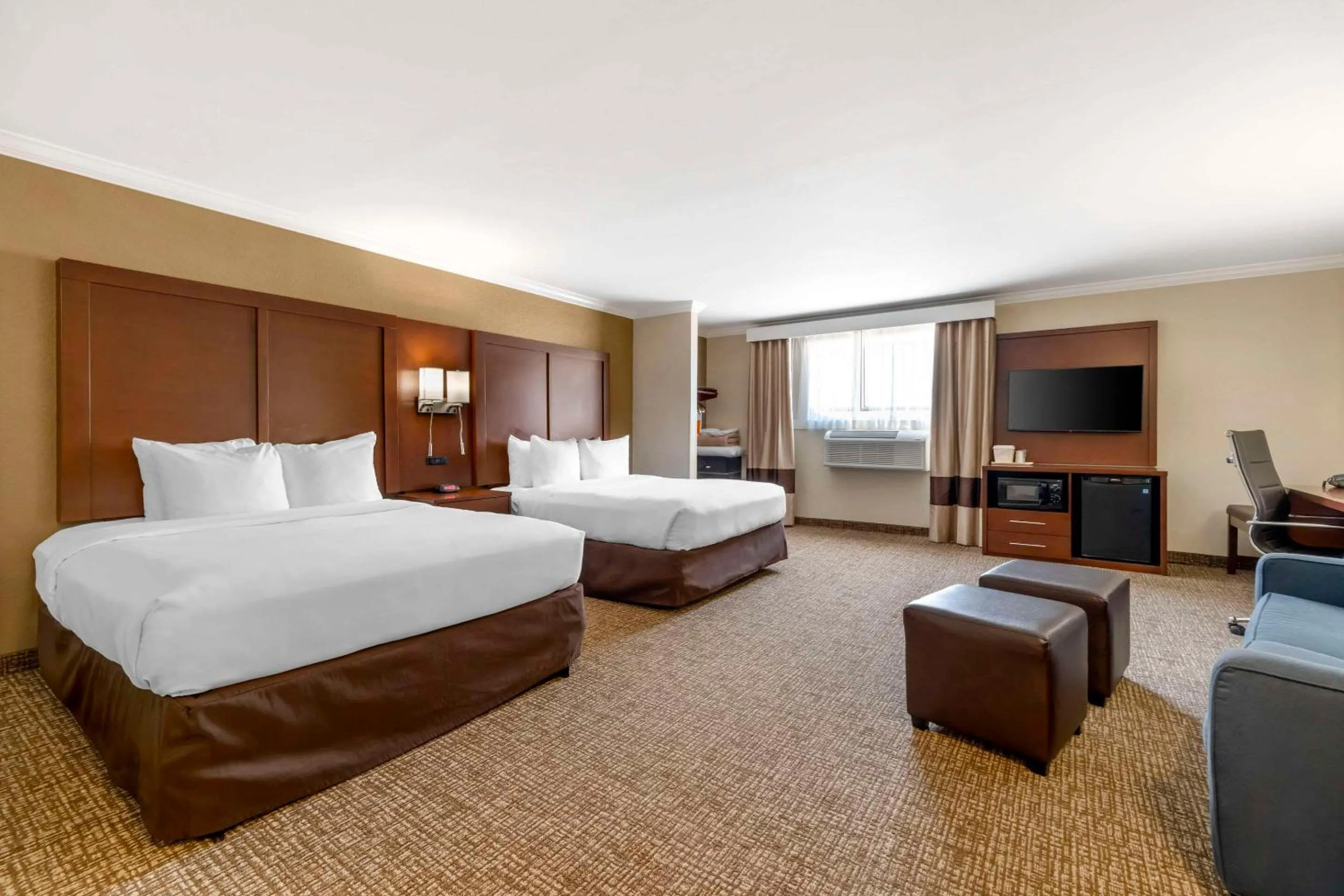 Bedroom, Bed in Comfort Suites Elizabethtown