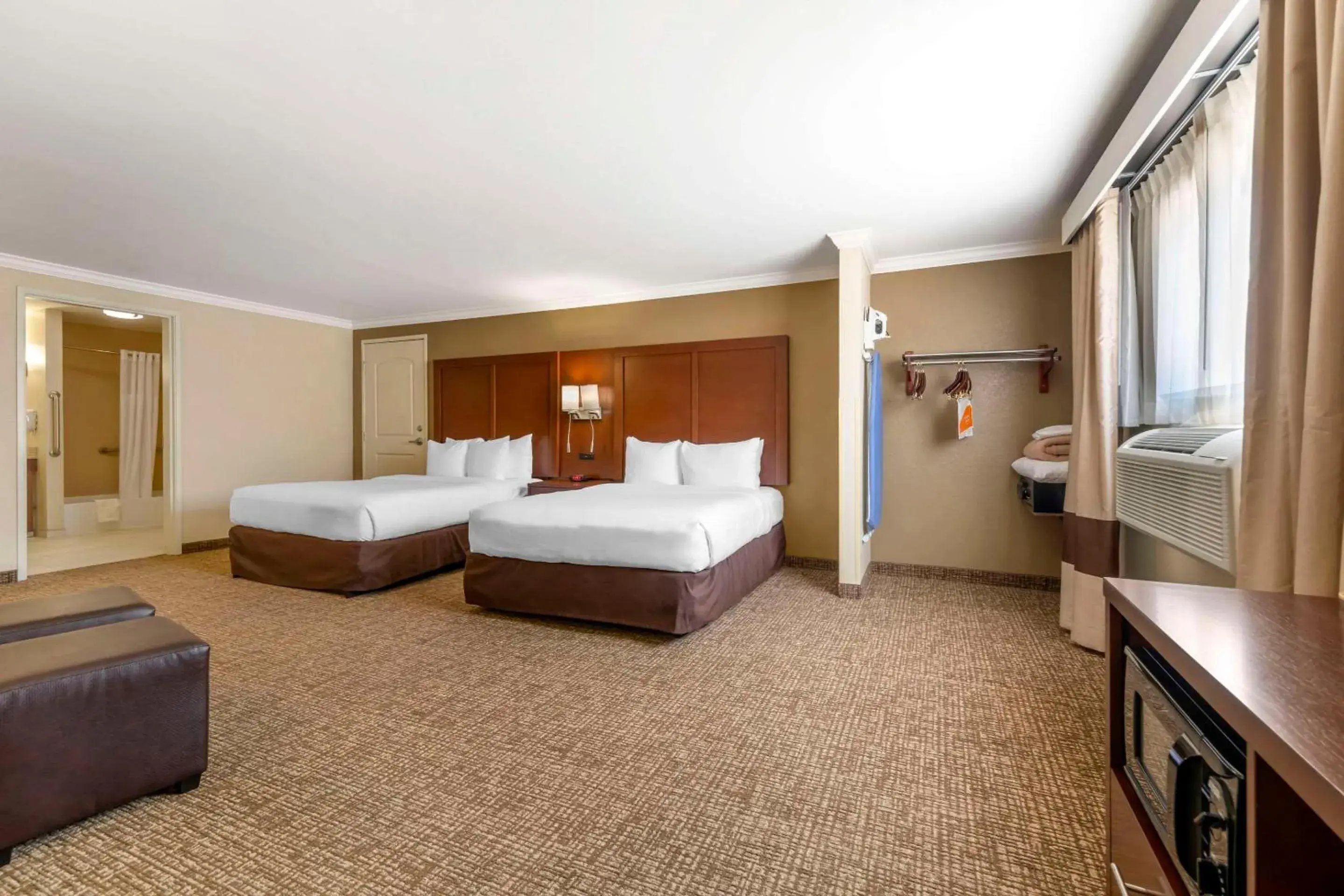 Bedroom, Bed in Comfort Suites Elizabethtown Bedroom, Bed in Comfort Suites Elizabethtown