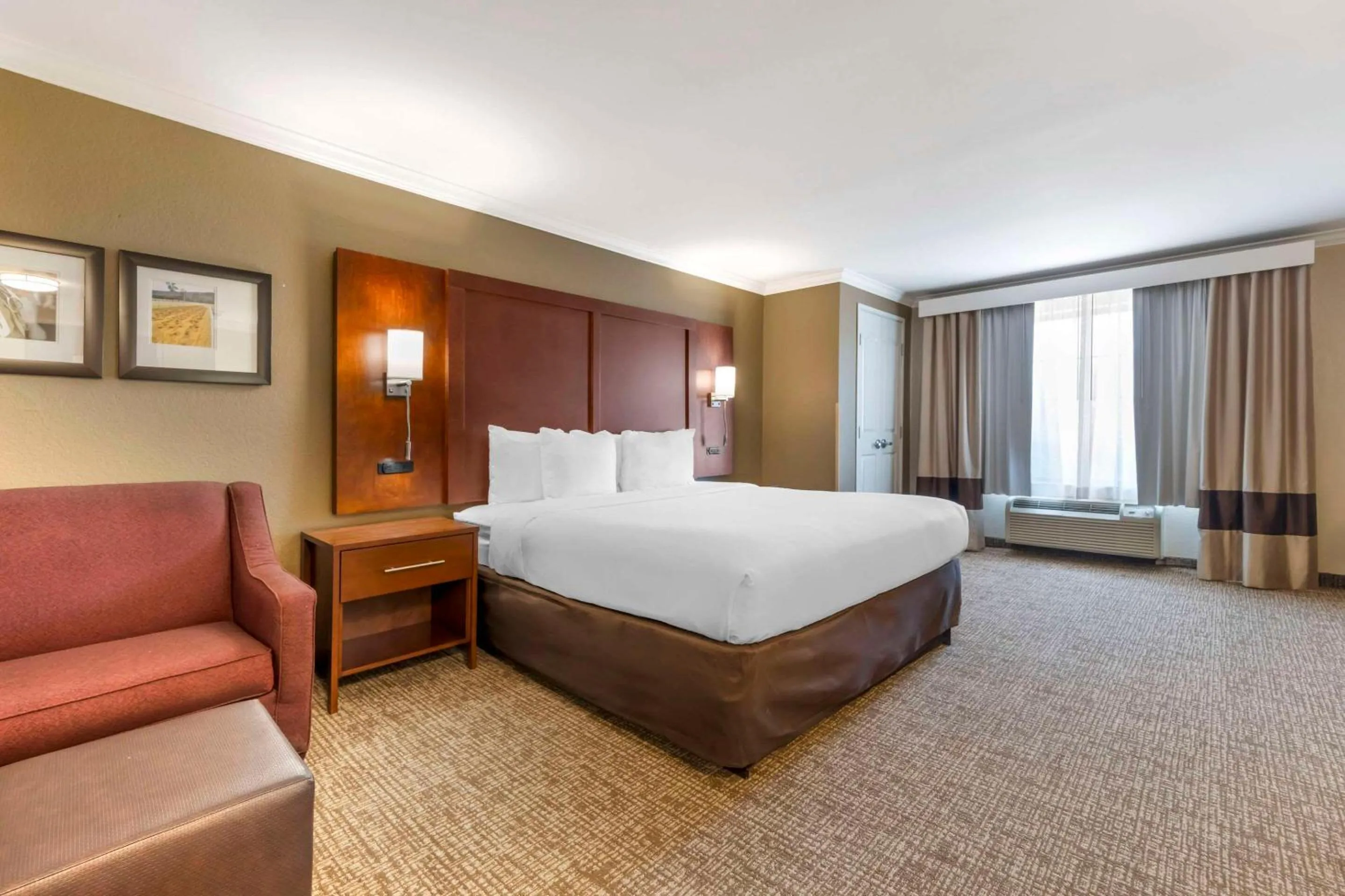 Bedroom, Bed in Comfort Suites Elizabethtown