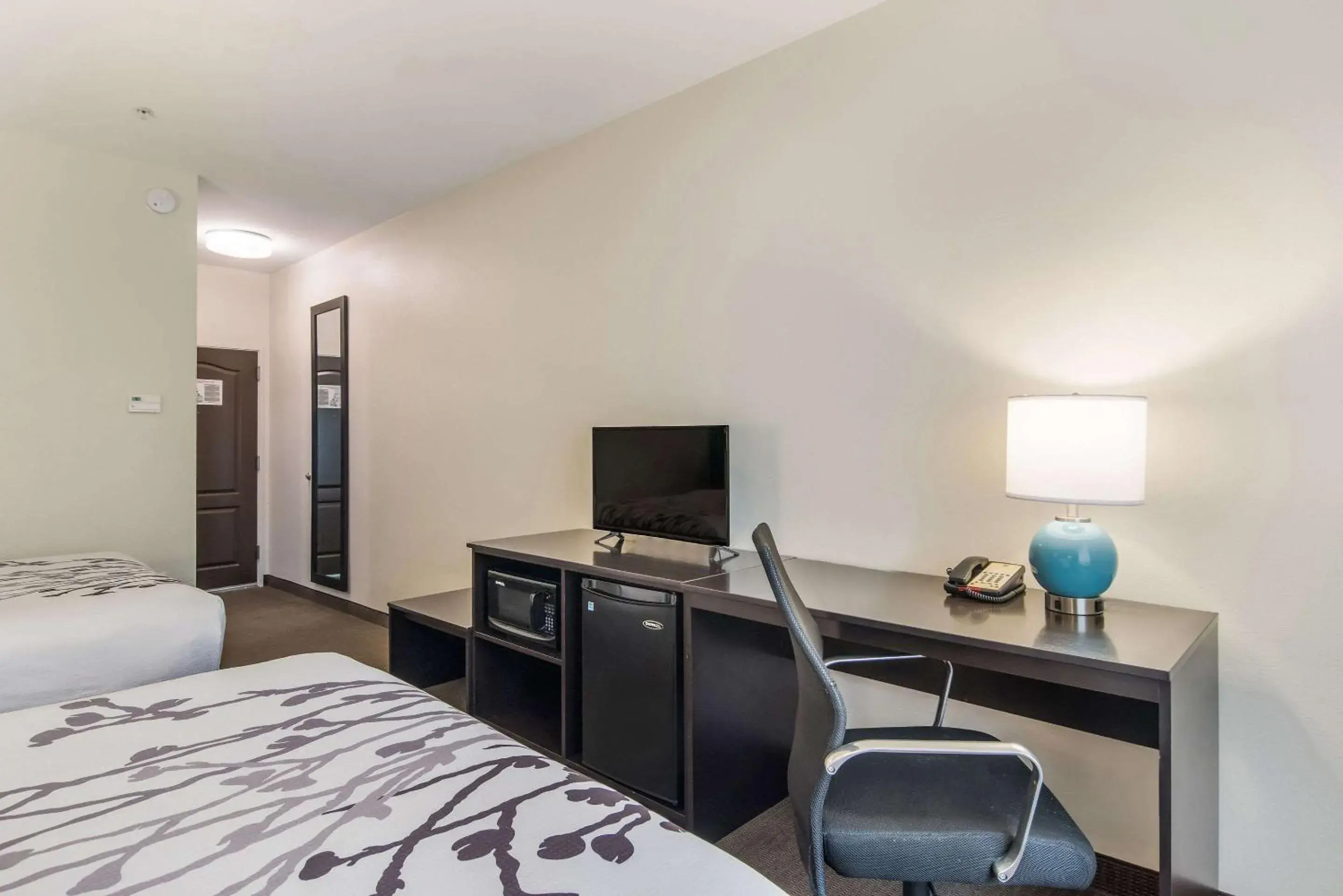 Photo of the whole room, Bed in Sleep Inn & Suites At Kennesaw State University Photo of the whole room, Bed in Sleep Inn & Suites At Kennesaw State University