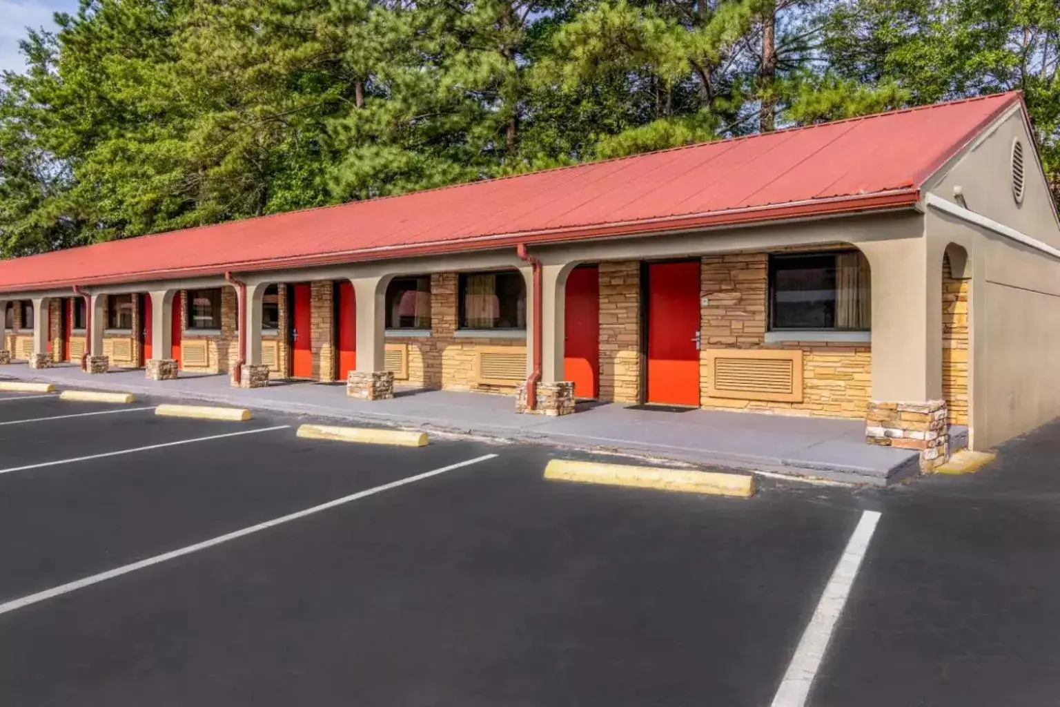 Property building in Americas Best Value Inn Opelika Property building in Americas Best Value Inn Opelika
